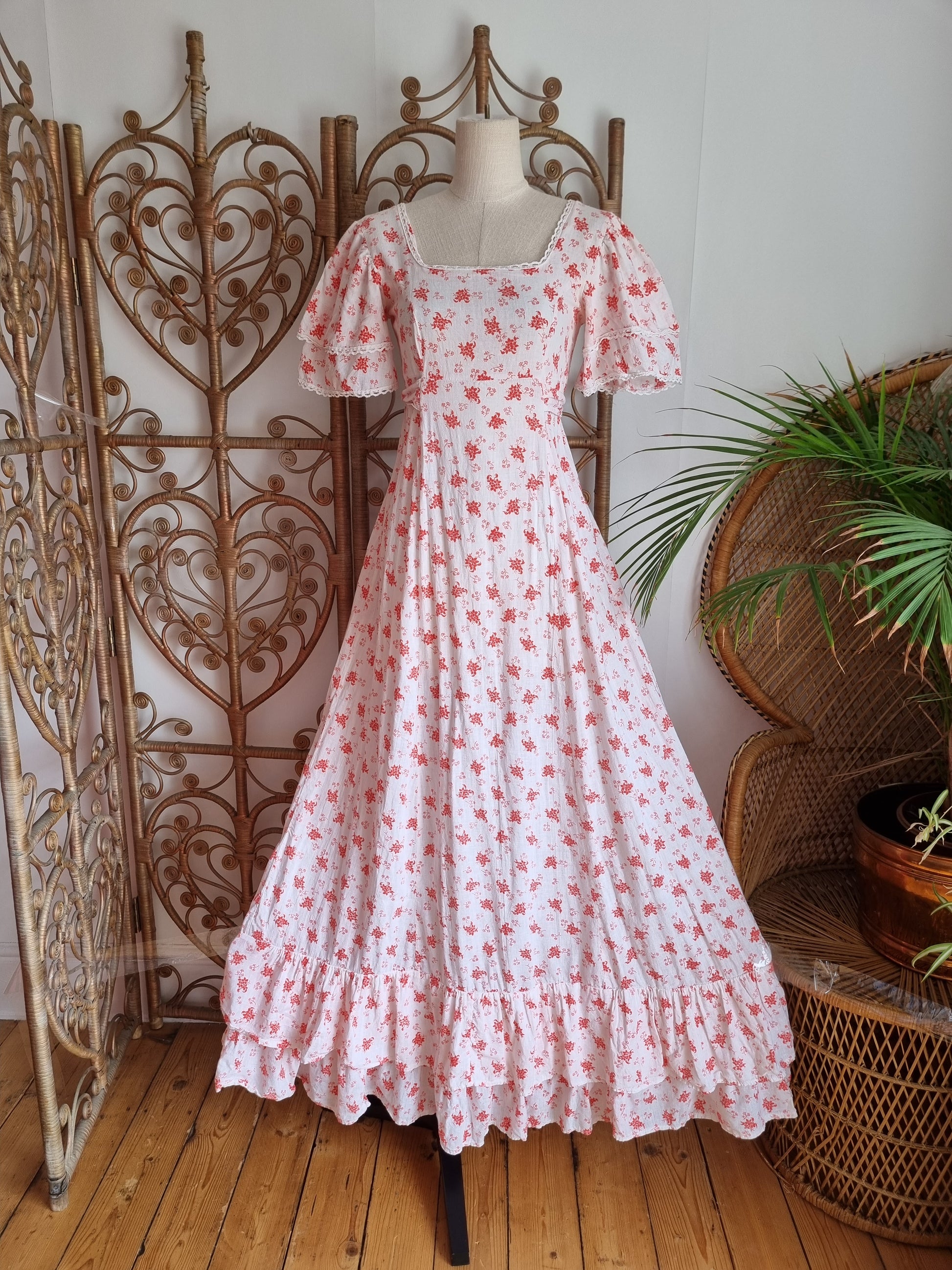 laura ashley summer dresses Vintage Floral Dress Model Vintage Laura Ashley Clothing