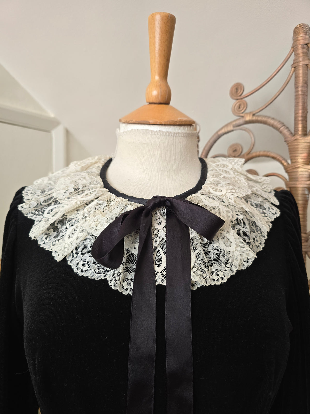 Vintage velvet lace collar dress