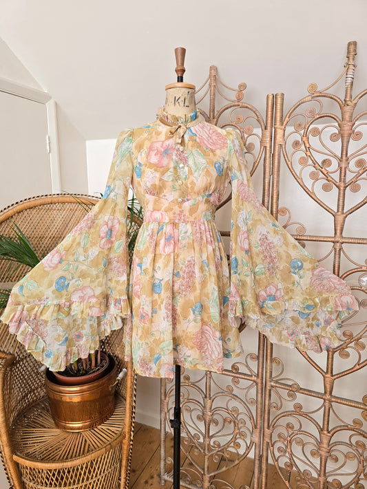 Vintage angel sleeves dress