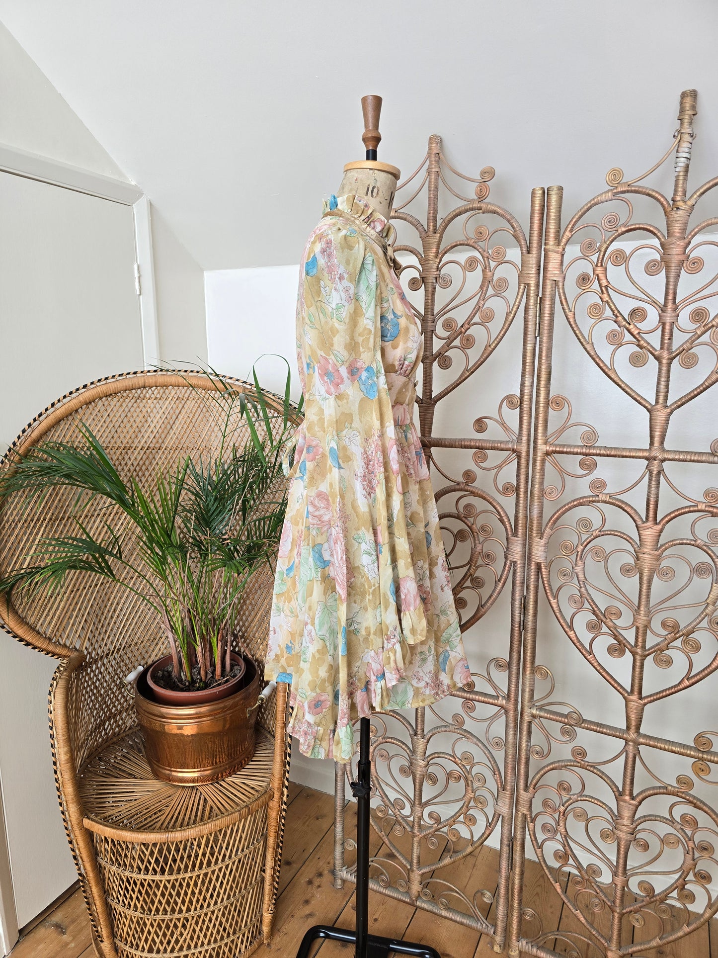 Vintage angel sleeves dress