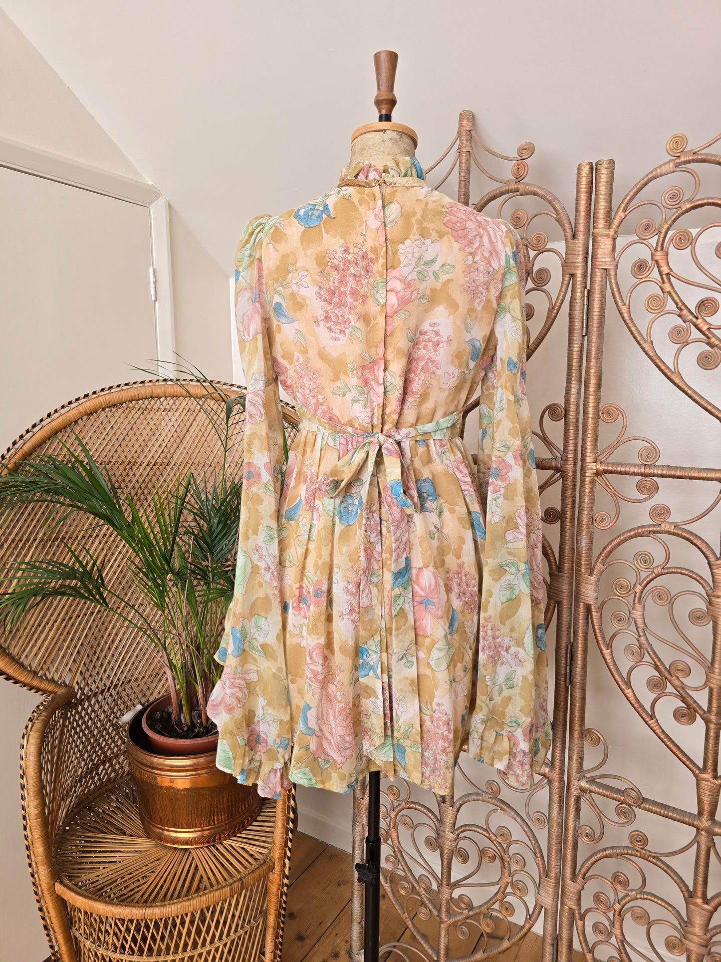 Vintage angel sleeves dress
