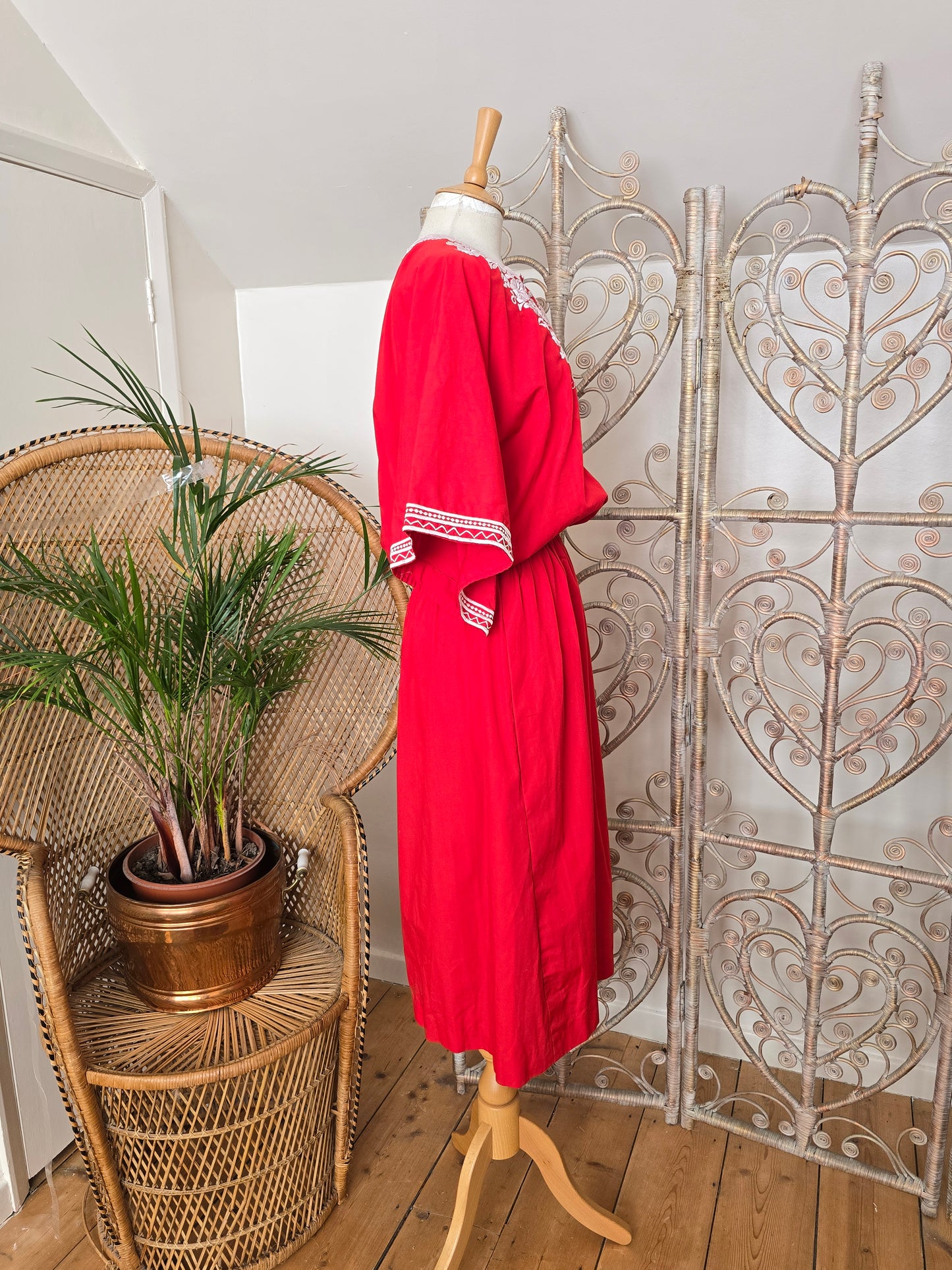 Vintage embroidered kaftan dress L