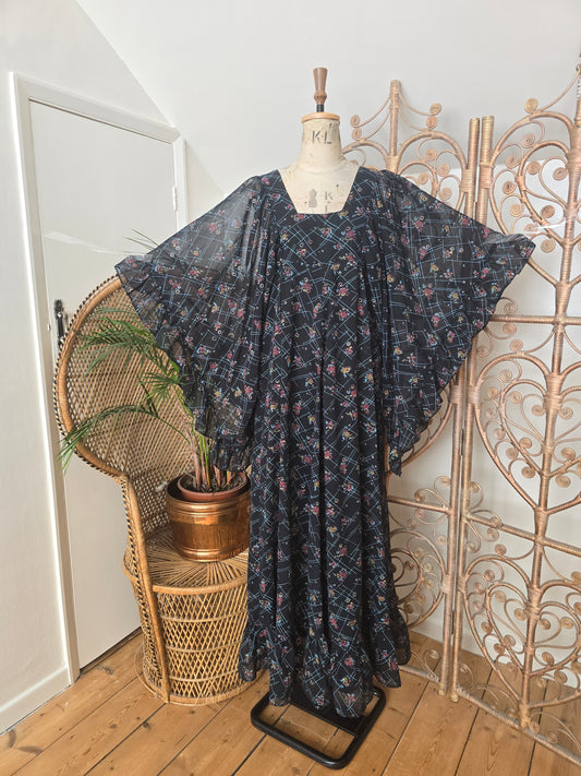 Vintage angel sleeves dress