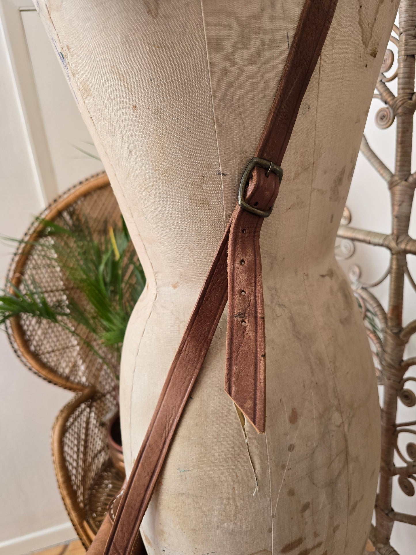 Vintage leather shoulder bag