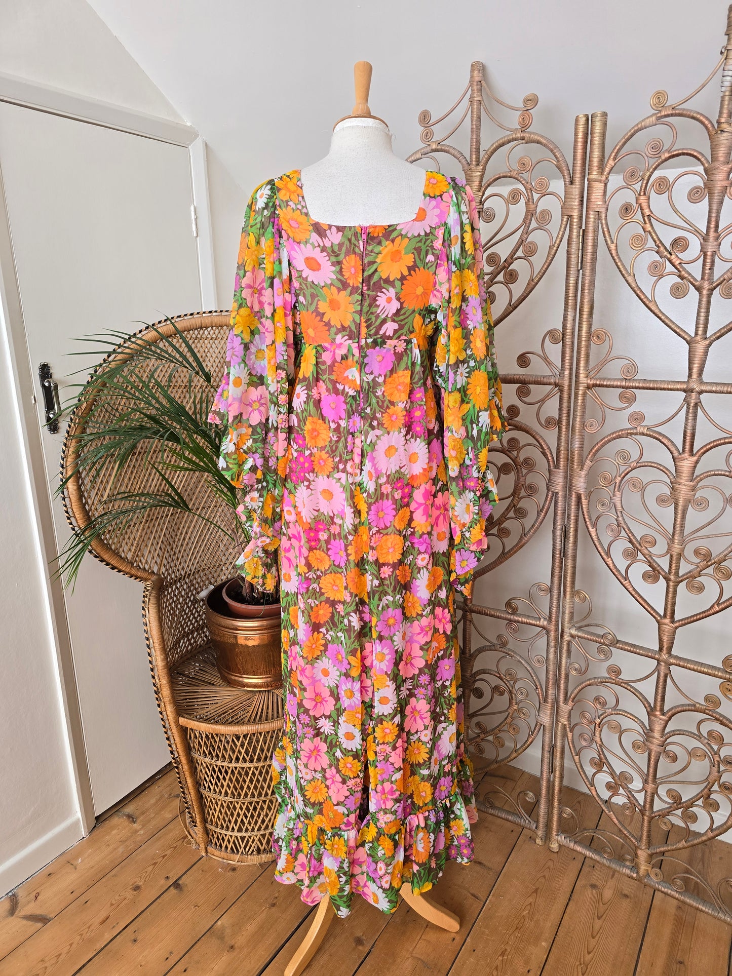 Vintage angel sleeves dress