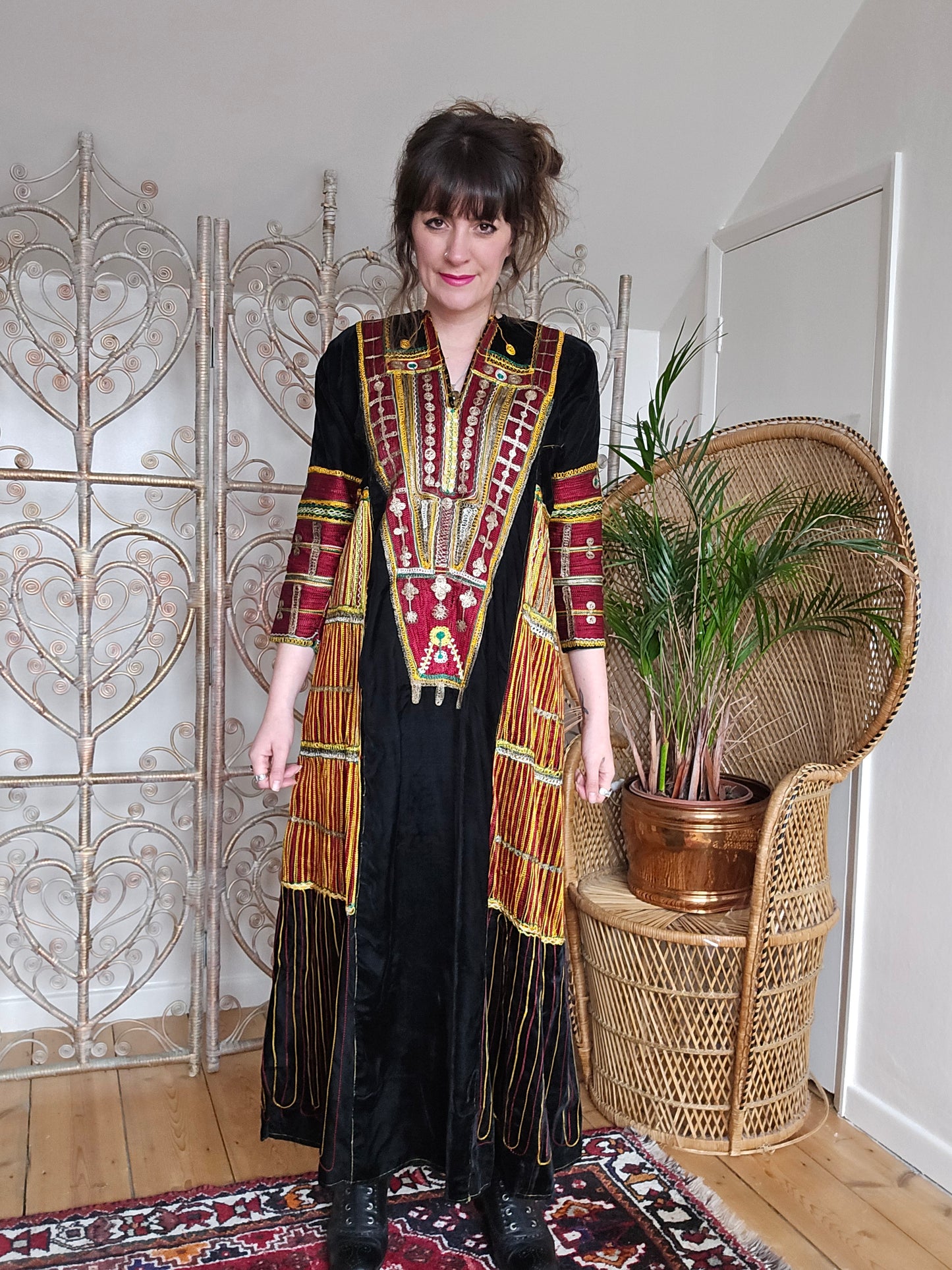 Vintage Saudi Arabian embroidered velvet kaftan dress XS