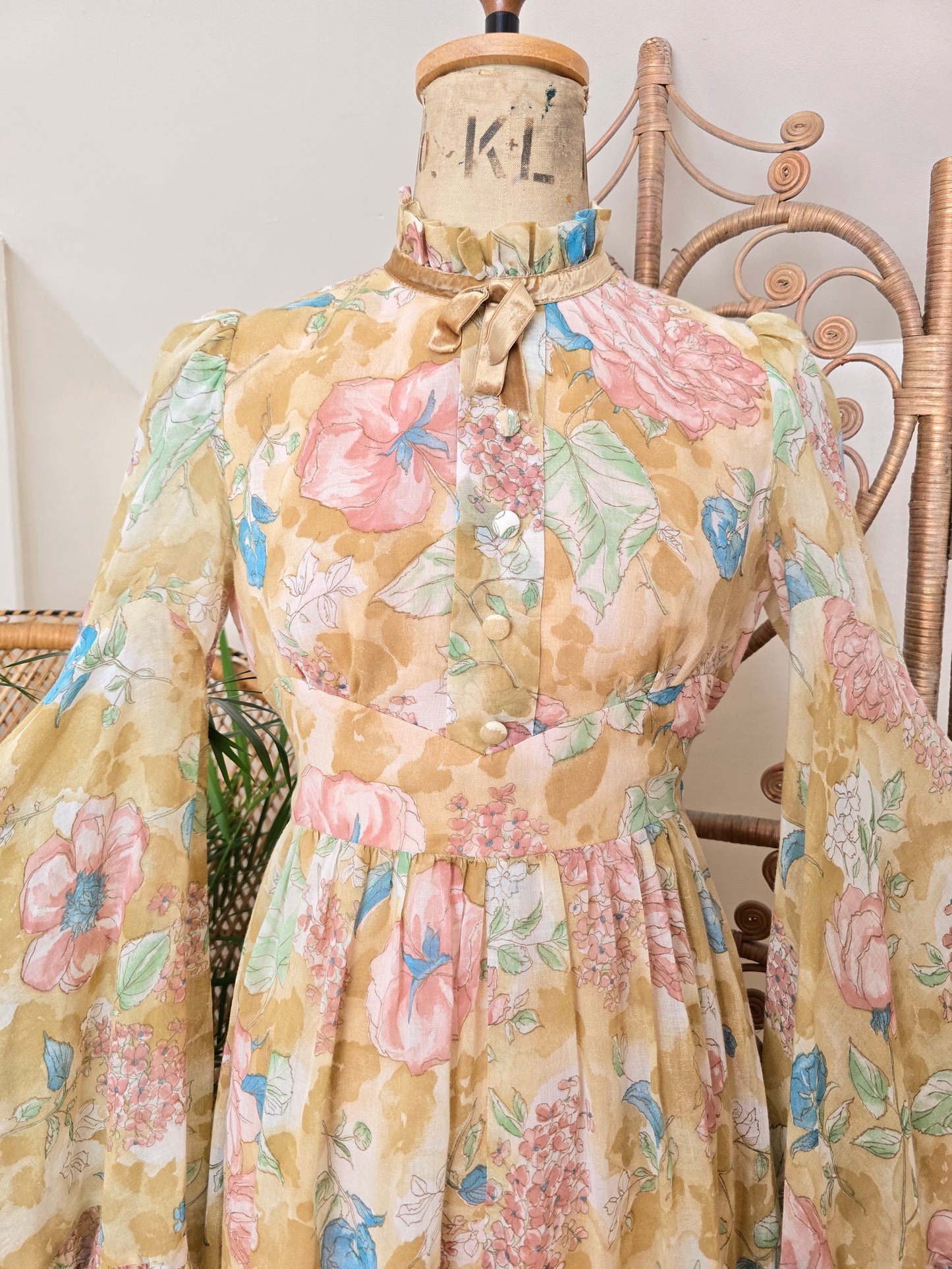 Vintage angel sleeves dress