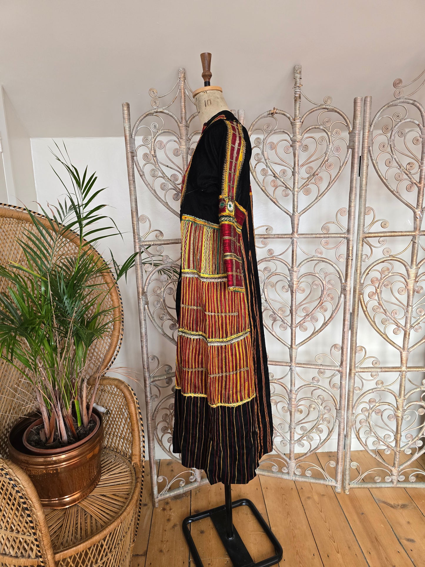 Vintage Saudi Arabian embroidered velvet kaftan dress XS