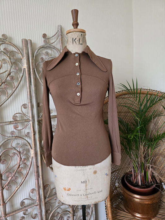Vintage brown peak collar blouse
