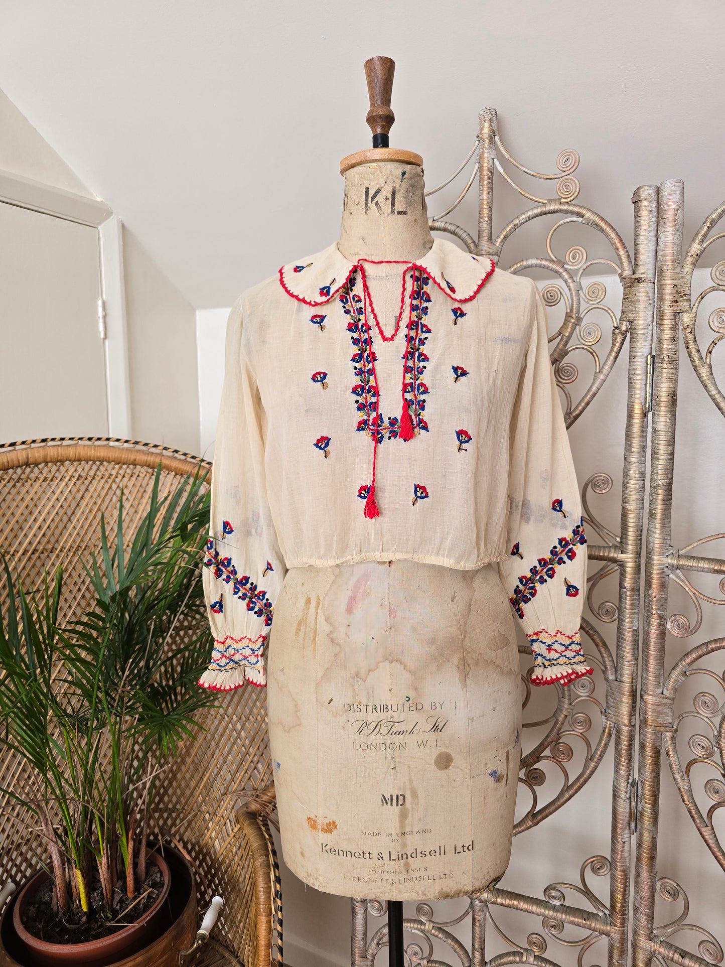 Vintage 30s/40s Hungarian embroidered blouse