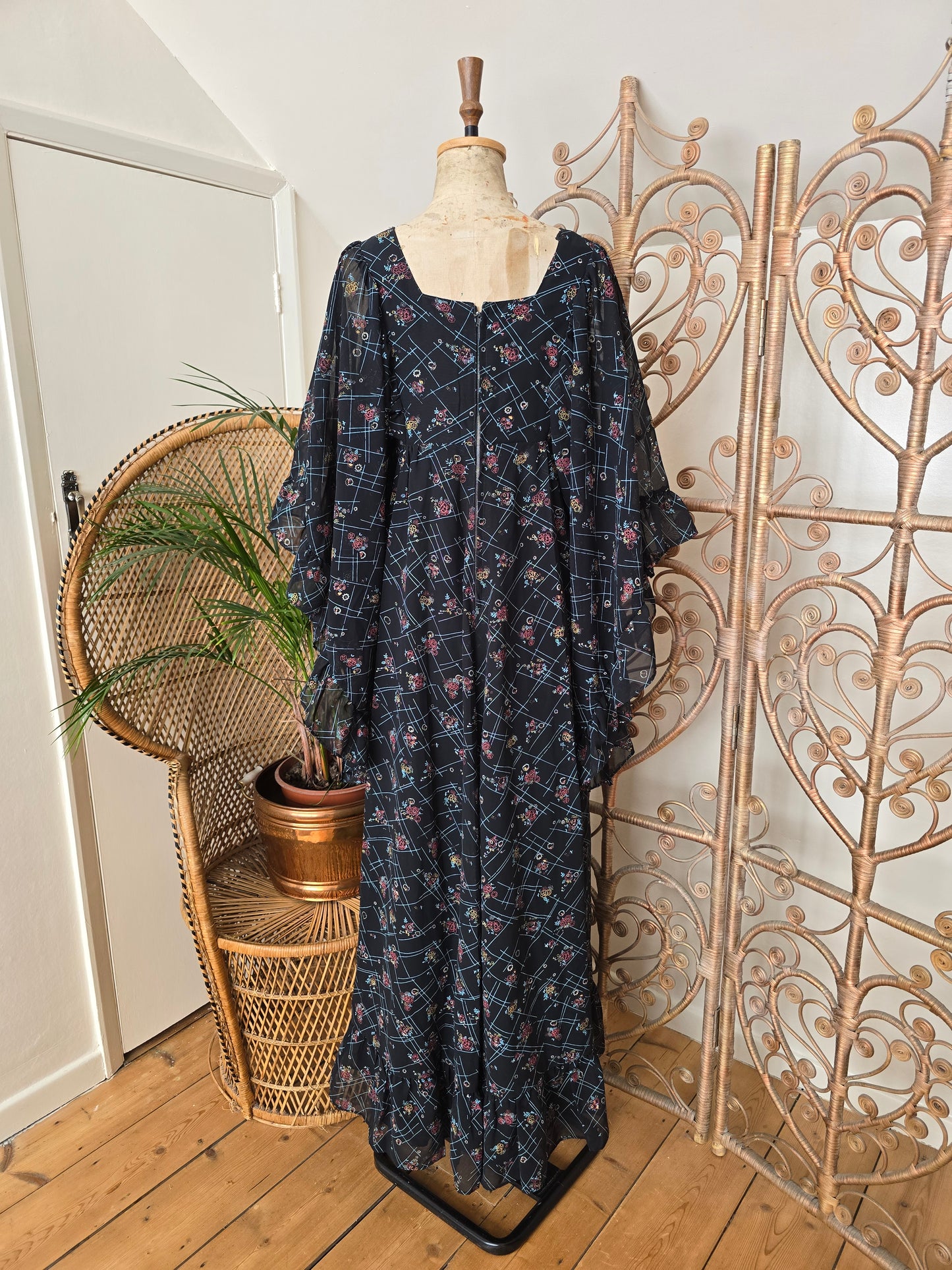 Vintage angel sleeves dress