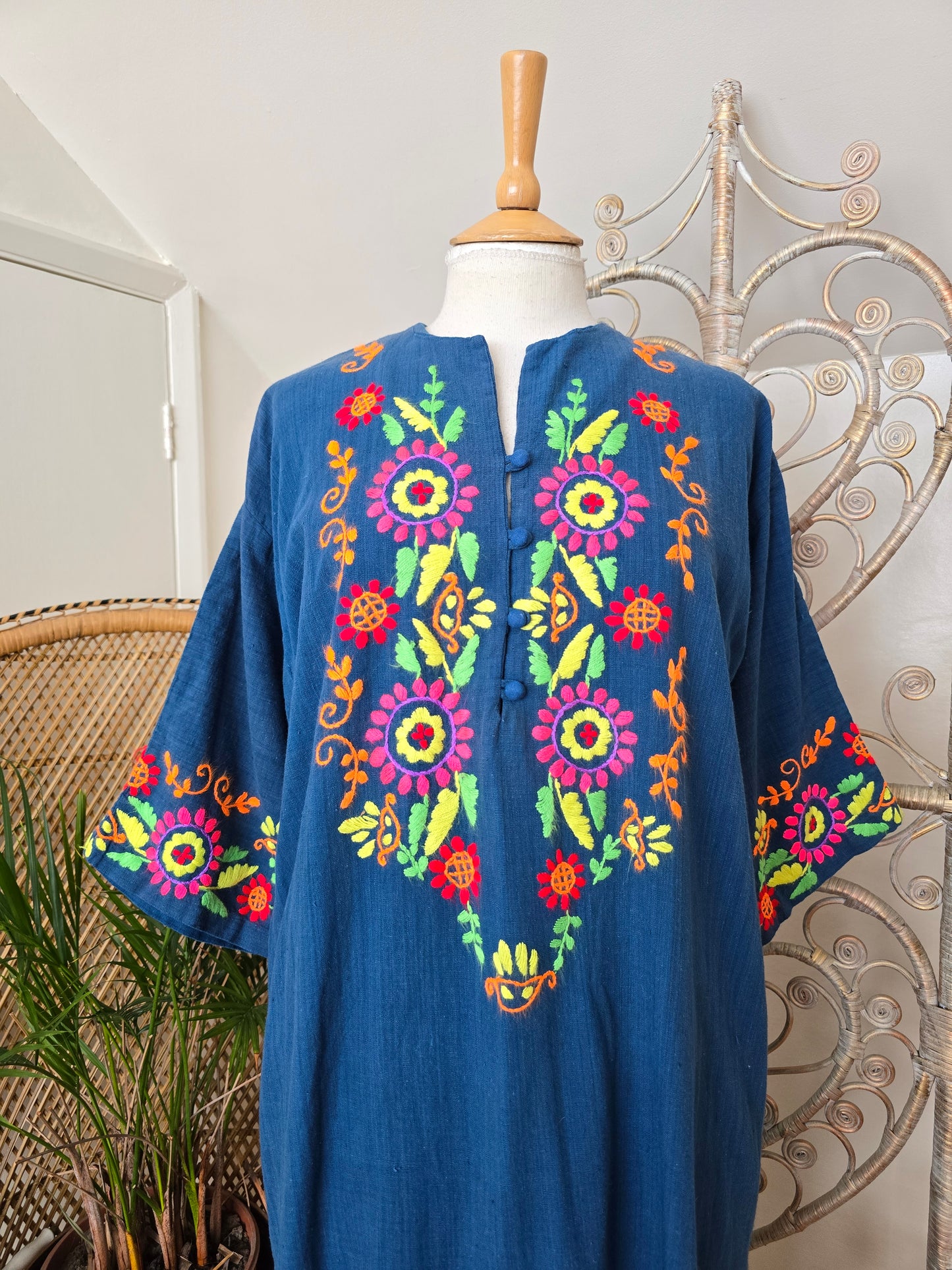 Vintage embroidered Mexican dress