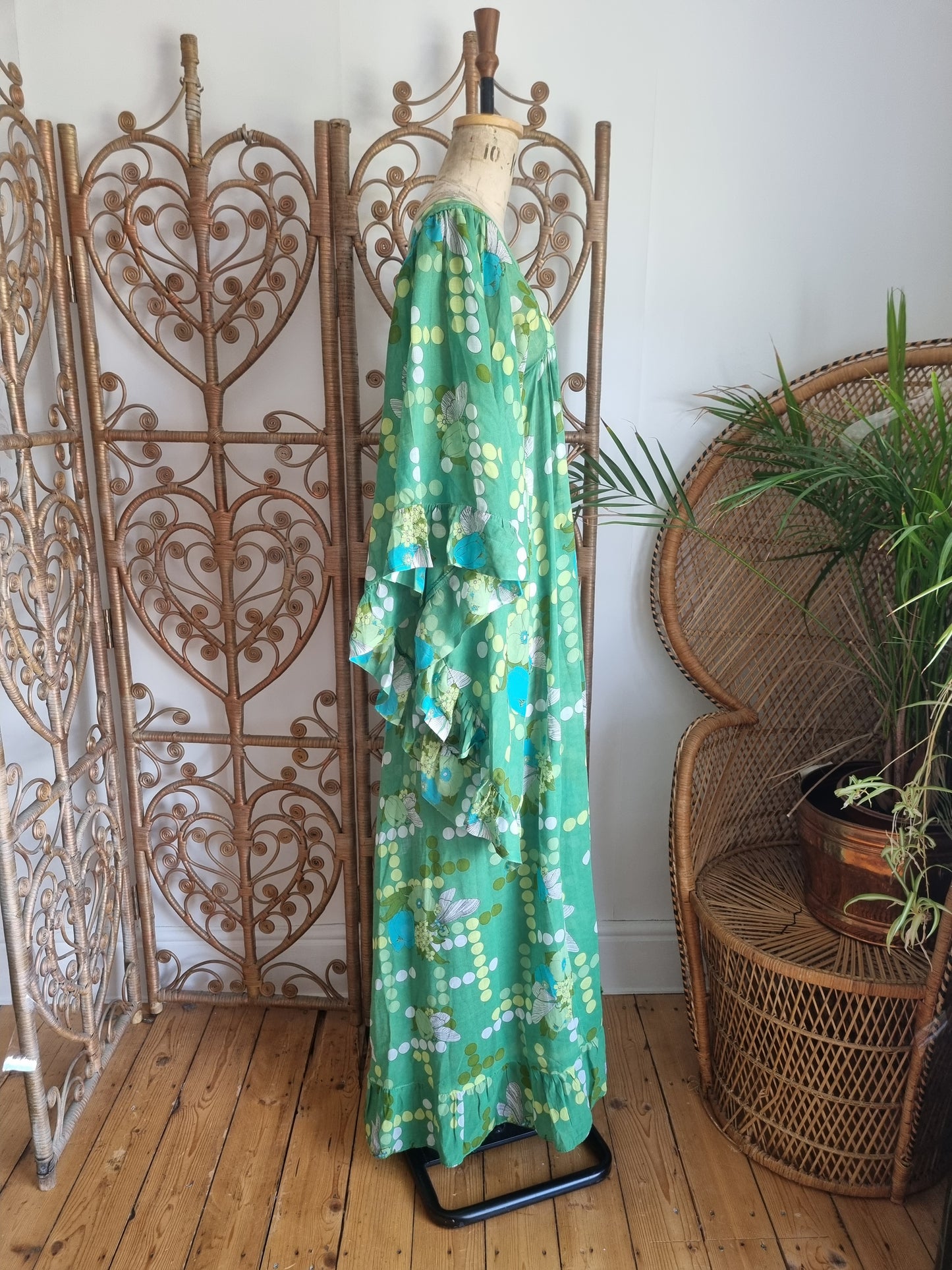 Vintage angel sleeves dress