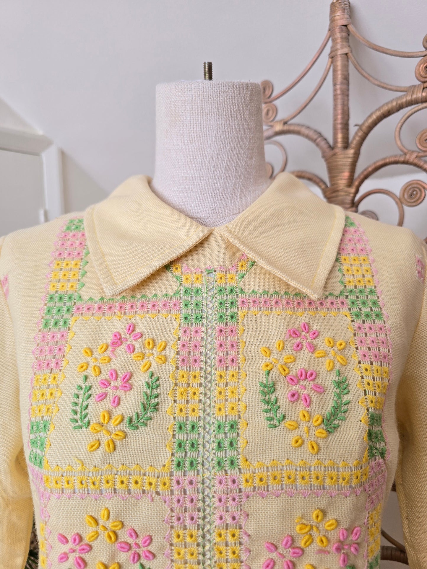 Vintage embroidered 50s 60s dress