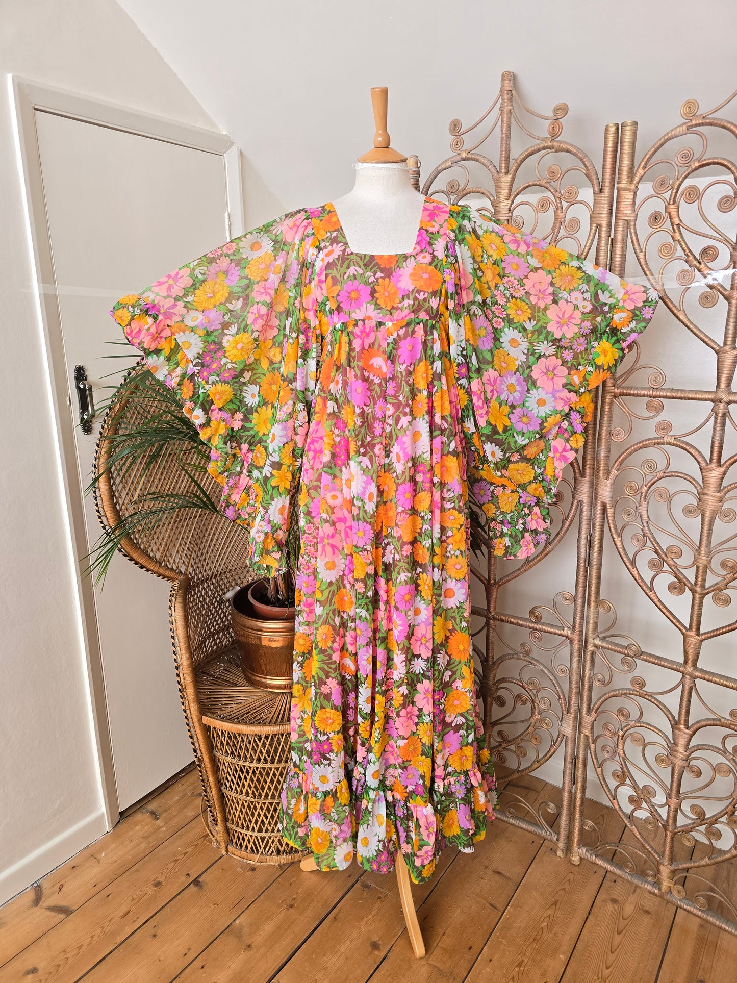 Vintage angel sleeves dress