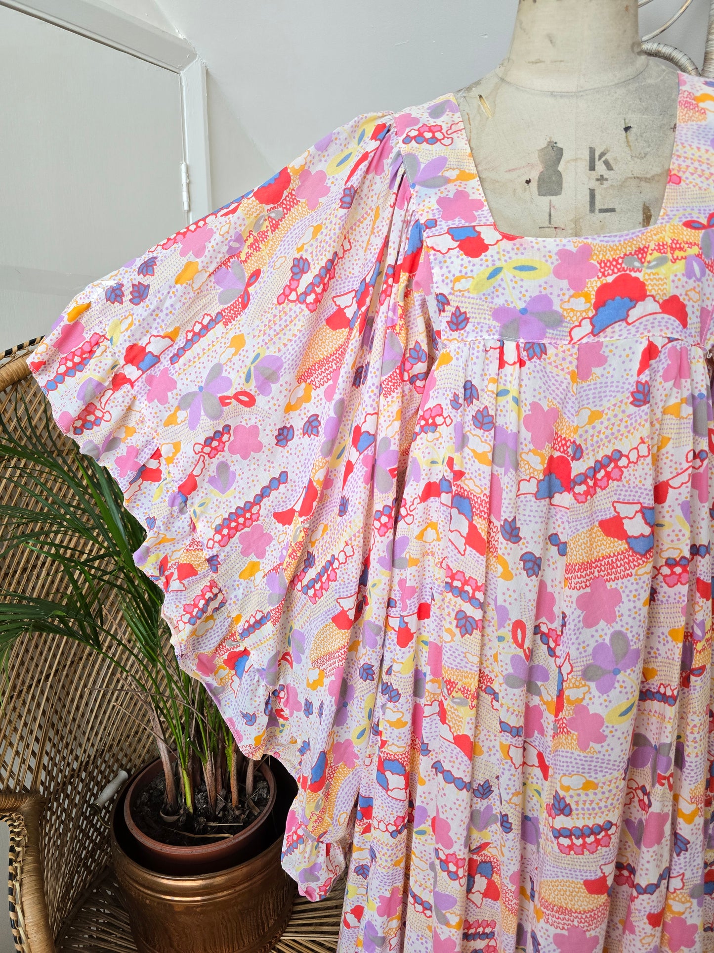 Vintage angel sleeves dress