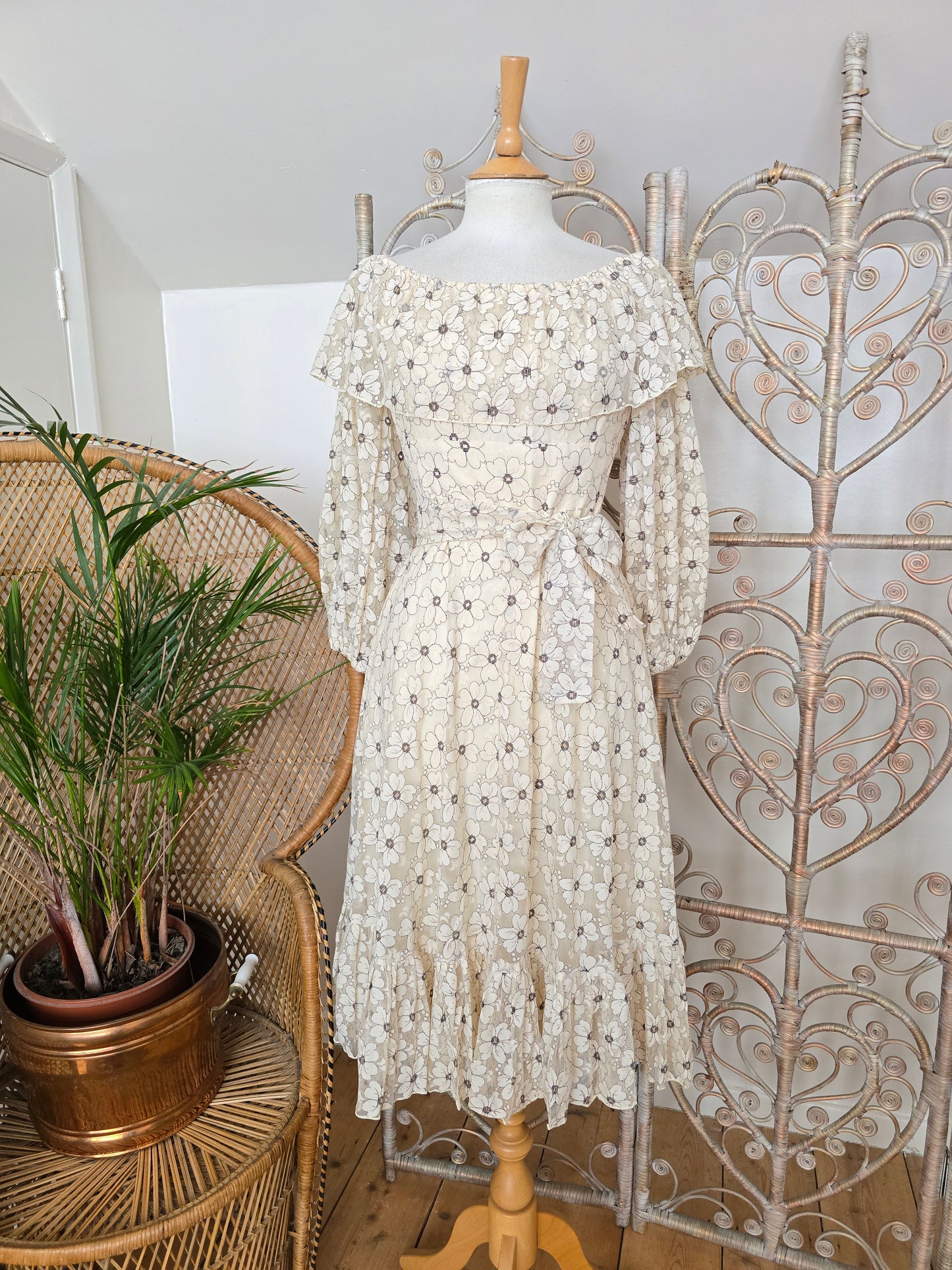 Vintage lace 70s dress