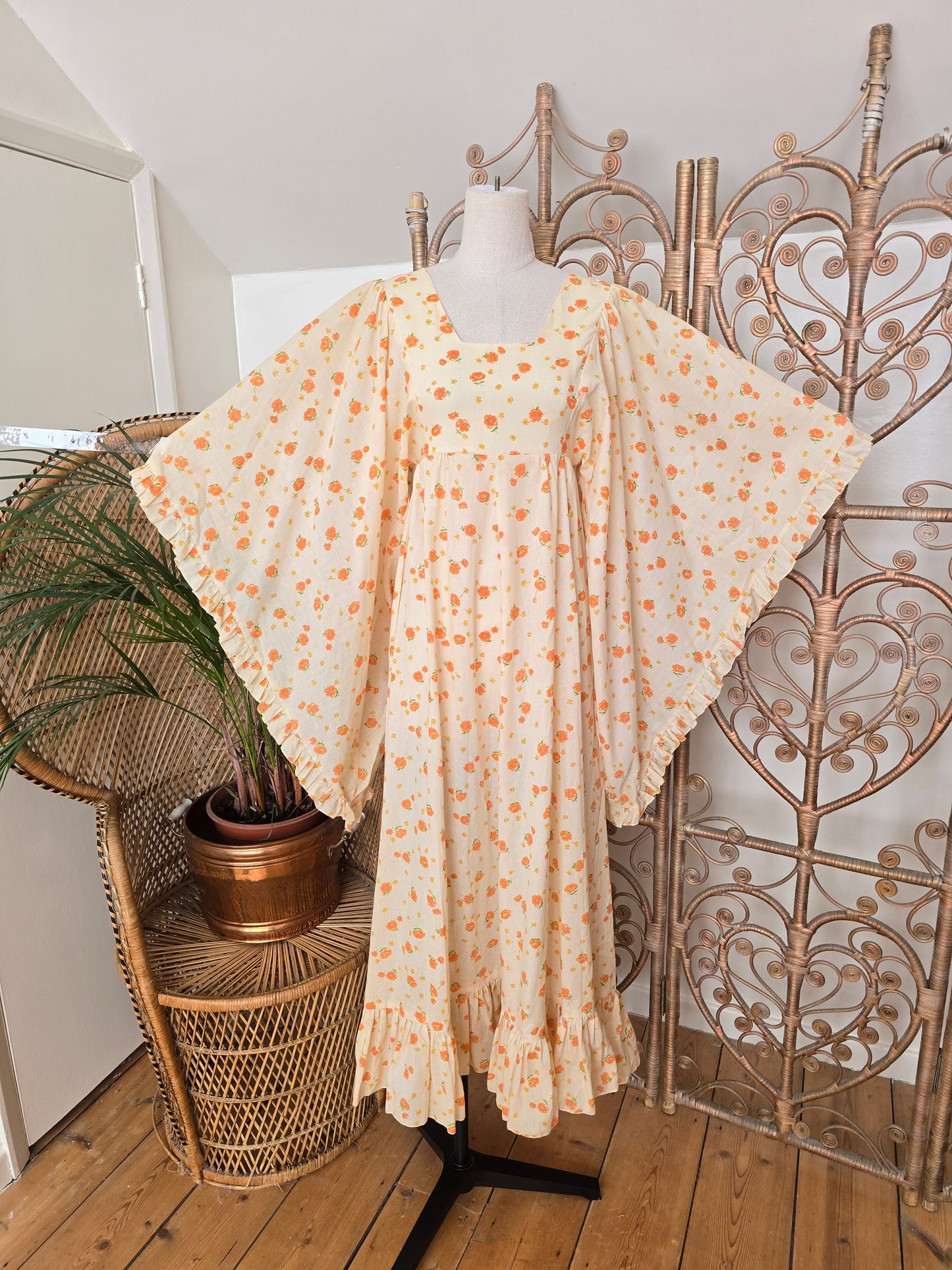 Vintage angel sleeves dress