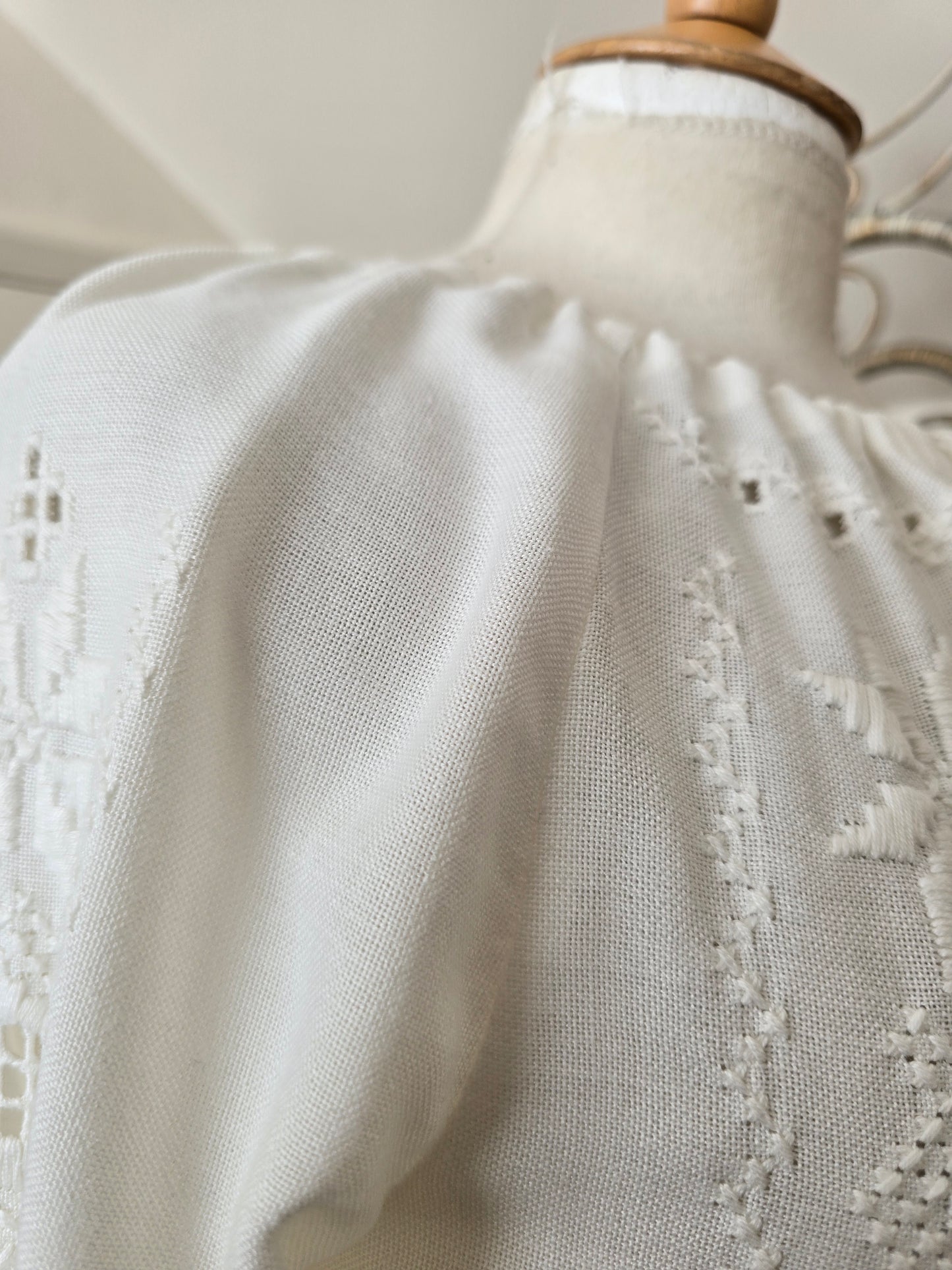 Vintage embroidery anglaise blouse
