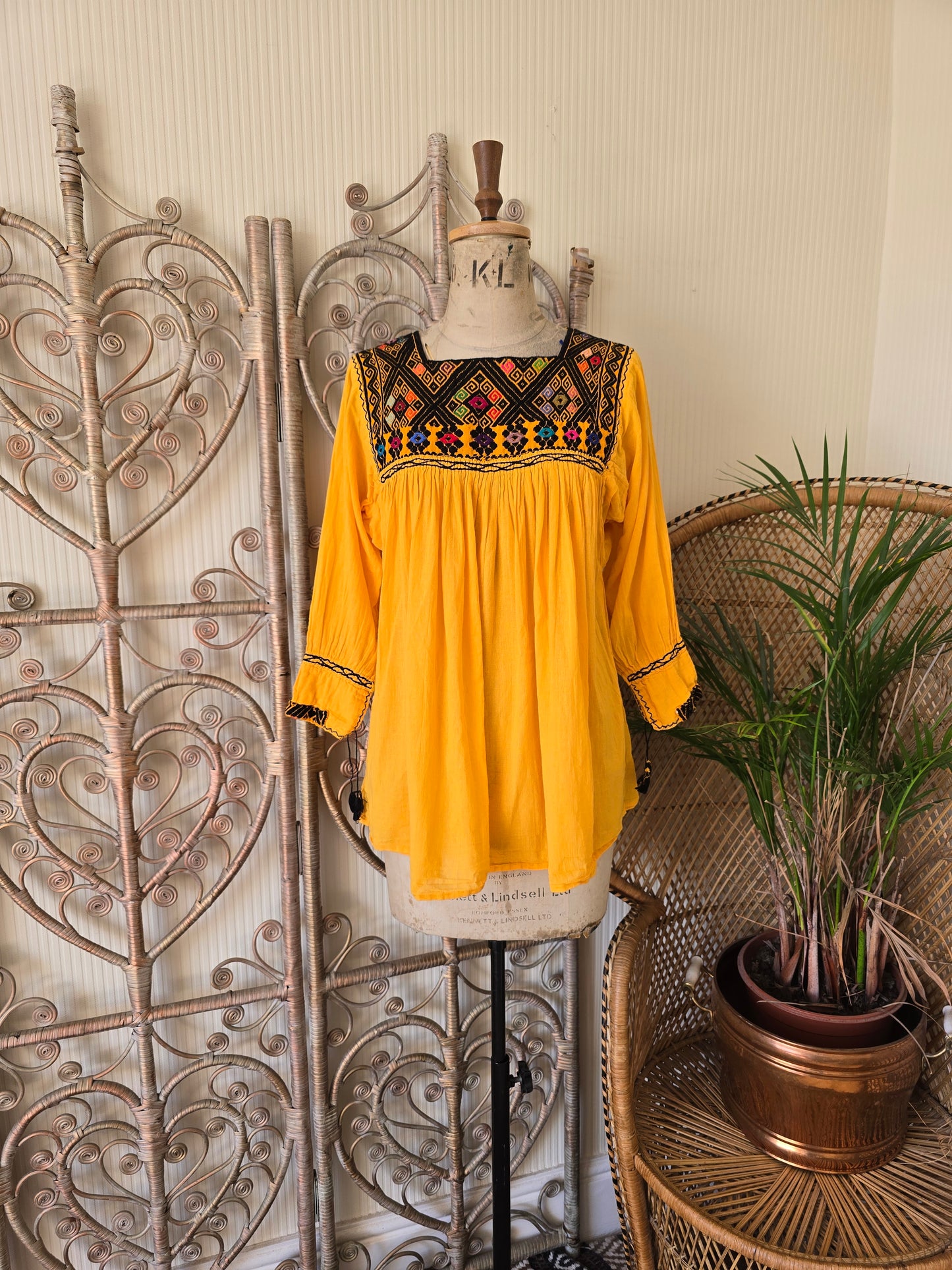 Vintage style Mexican embroidered blouse