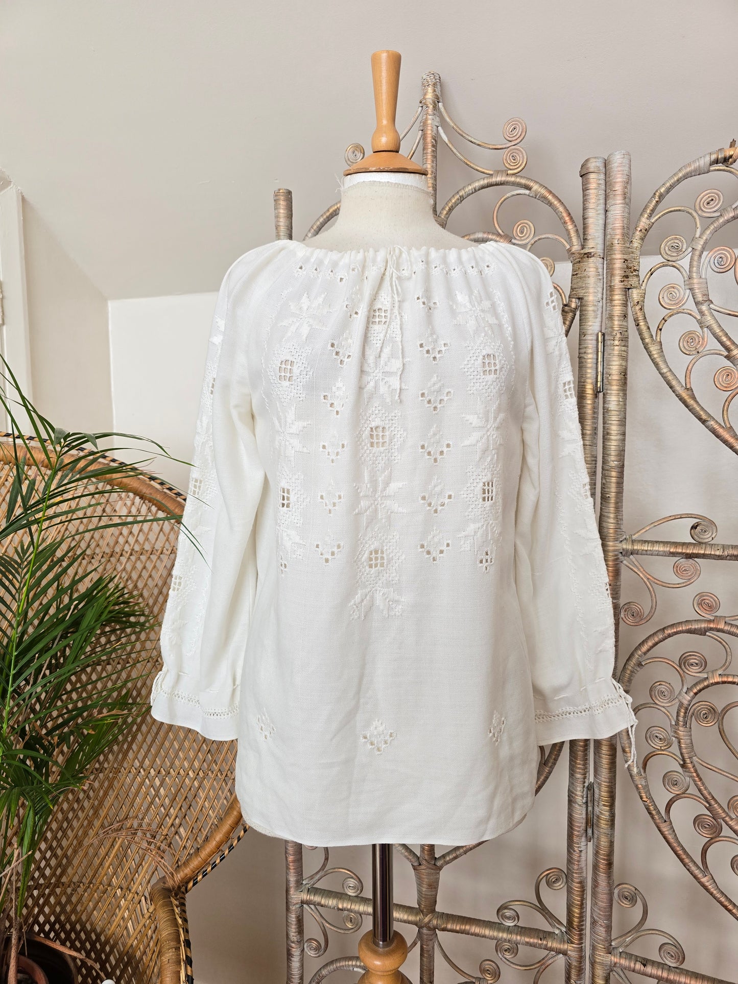 Vintage embroidery anglaise blouse