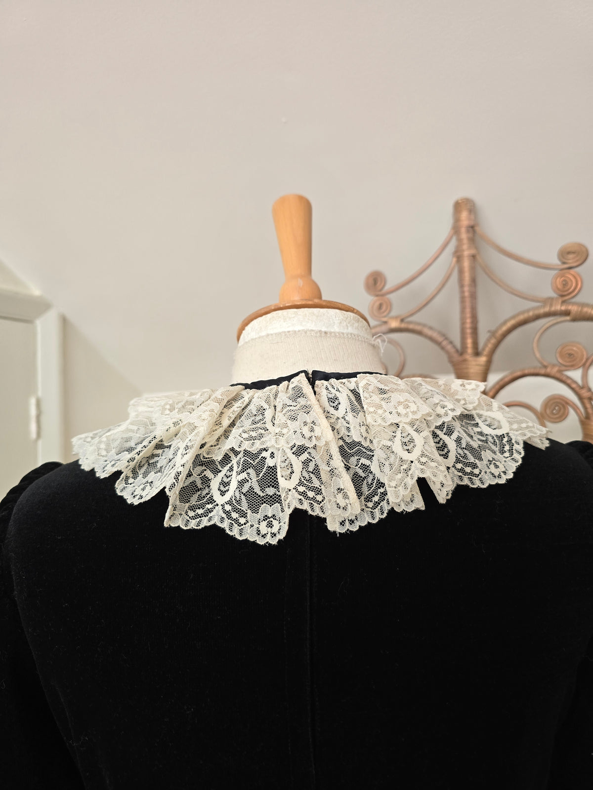 Vintage velvet lace collar dress