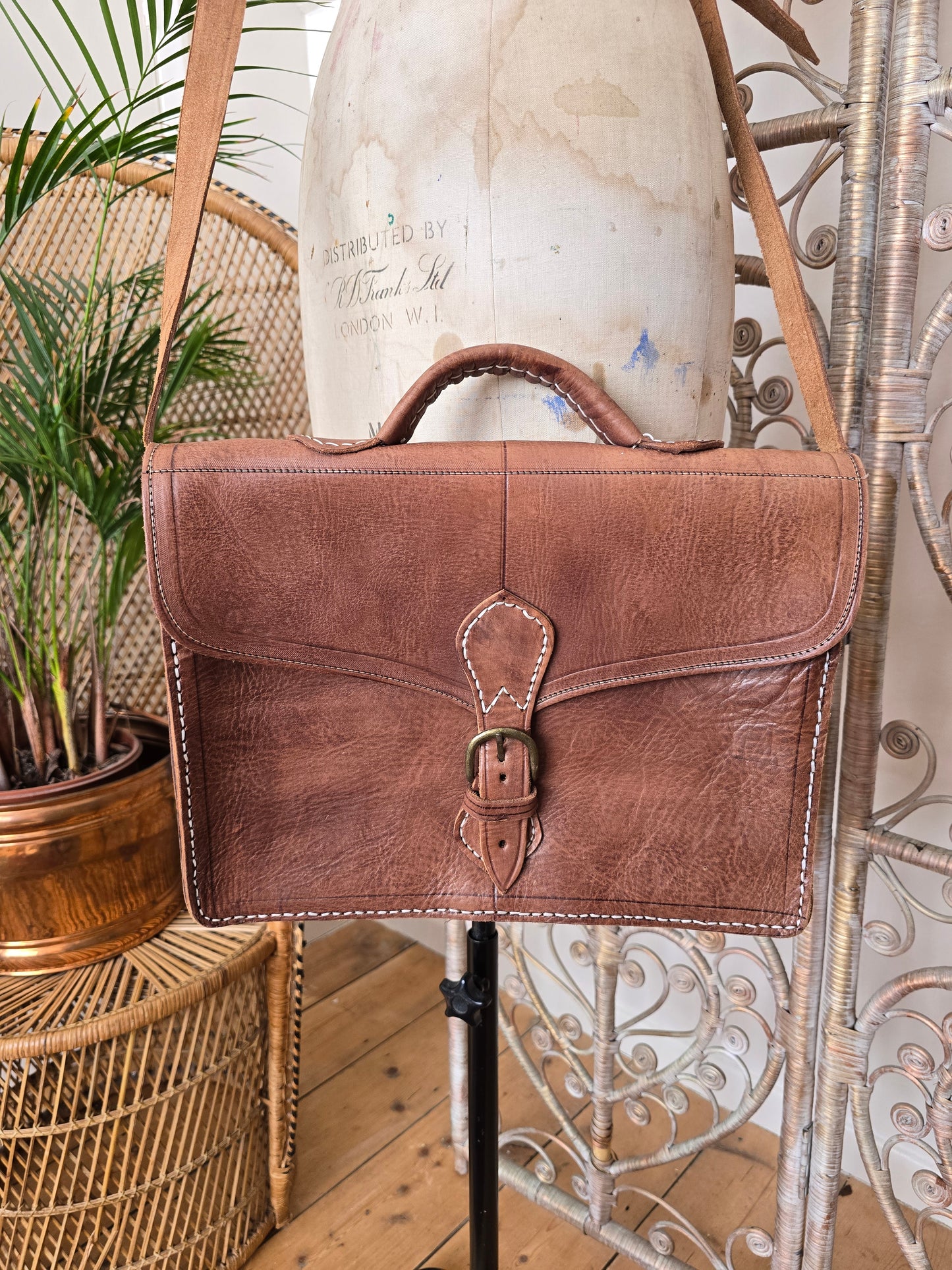 Vintage leather shoulder bag