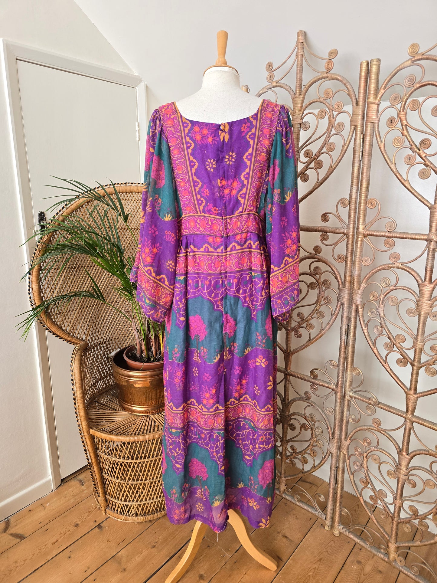 Vintage 70s maxi dress Rarer size