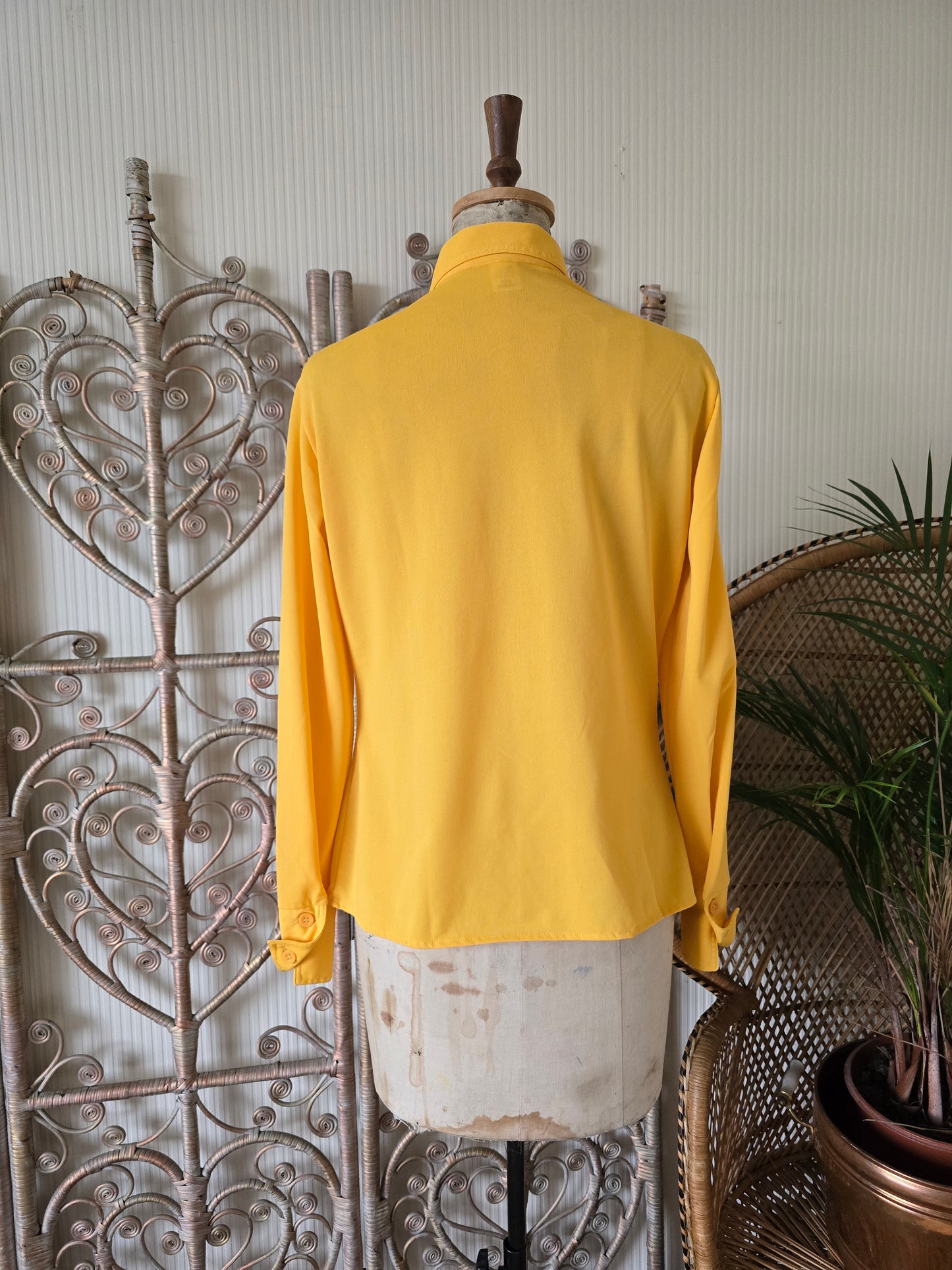 Vintage yellow peak collar blouse