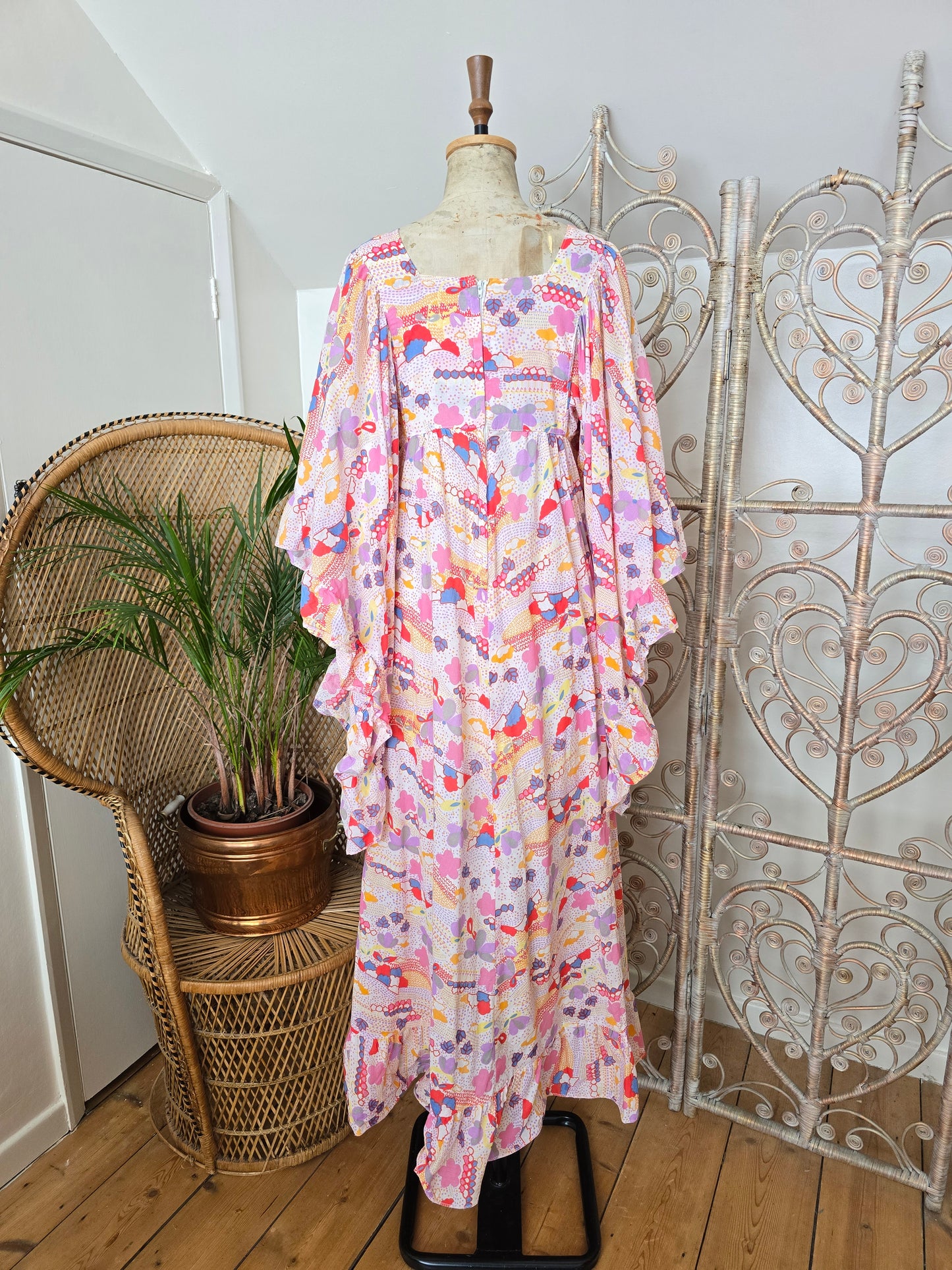 Vintage angel sleeves dress