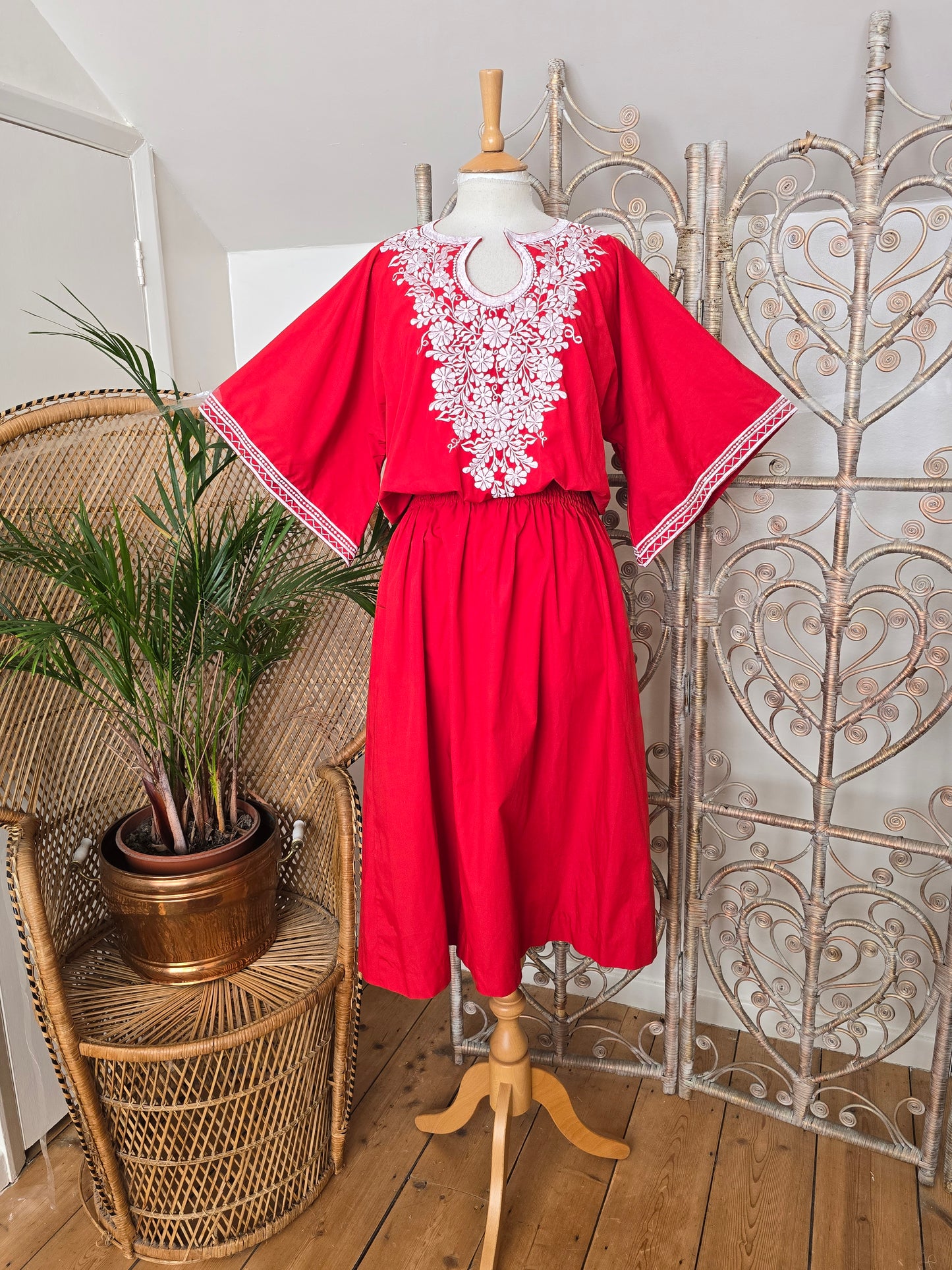 Vintage embroidered kaftan dress L