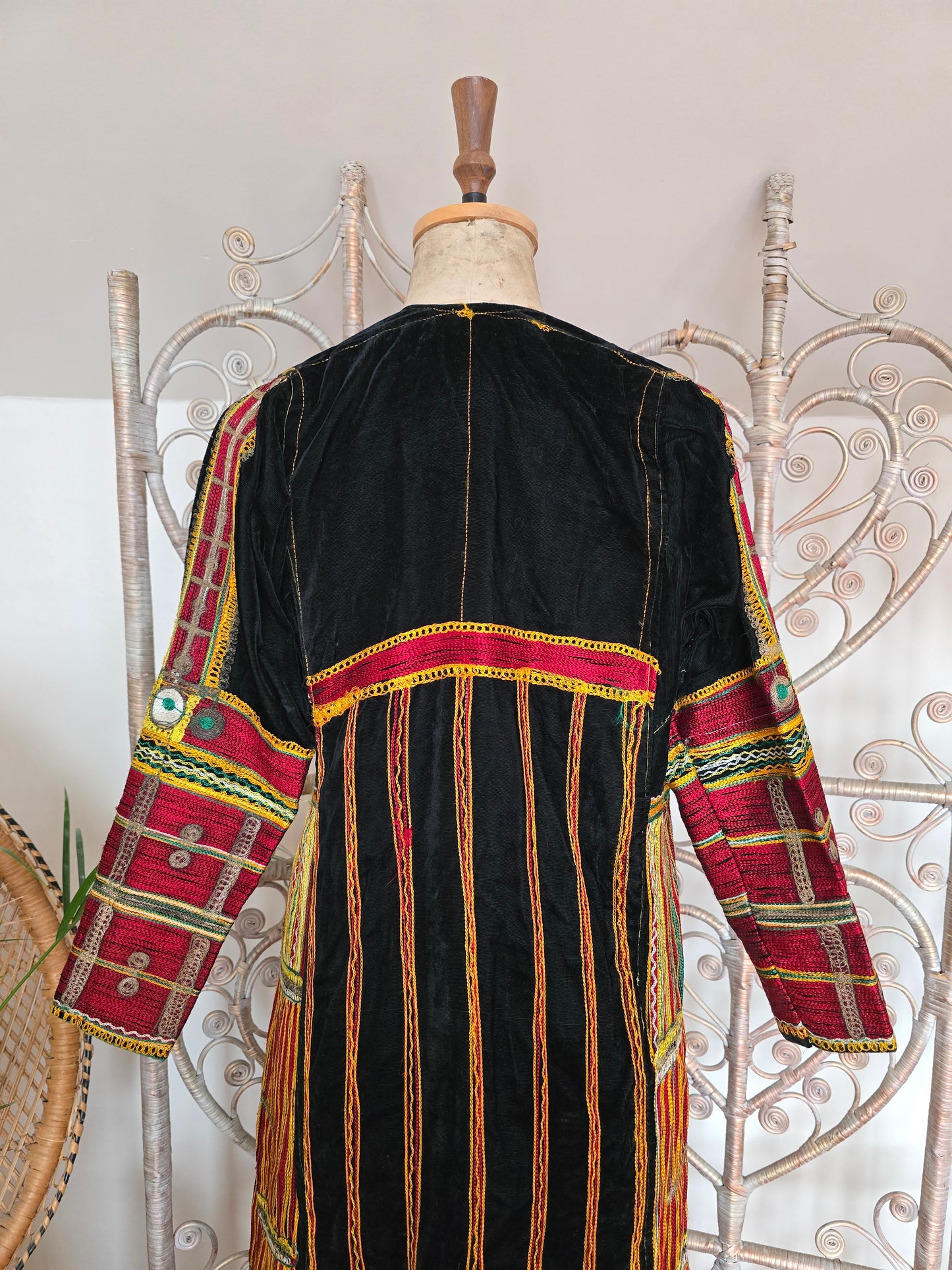 Vintage Saudi Arabian embroidered velvet kaftan dress XS