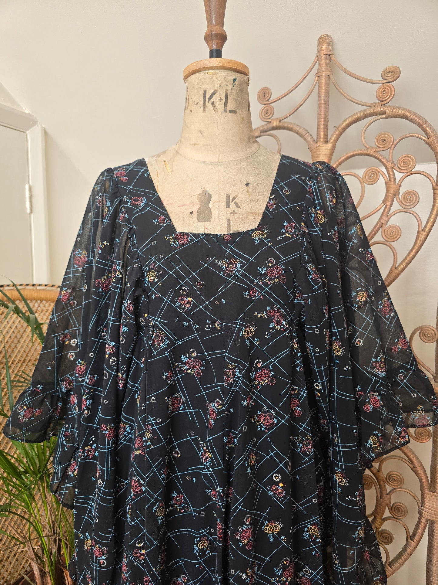 Vintage angel sleeves dress