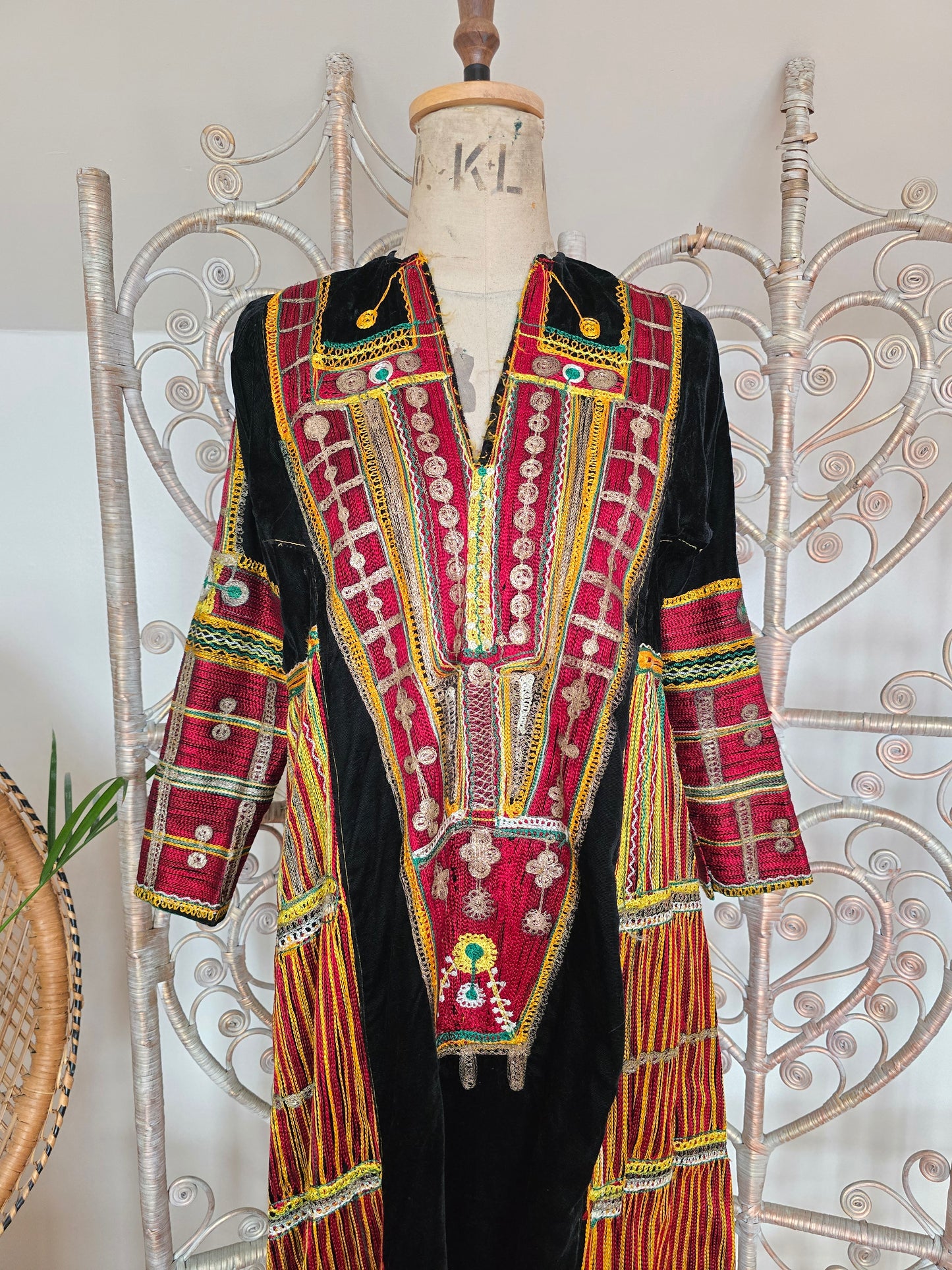 Vintage Saudi Arabian embroidered velvet kaftan dress XS