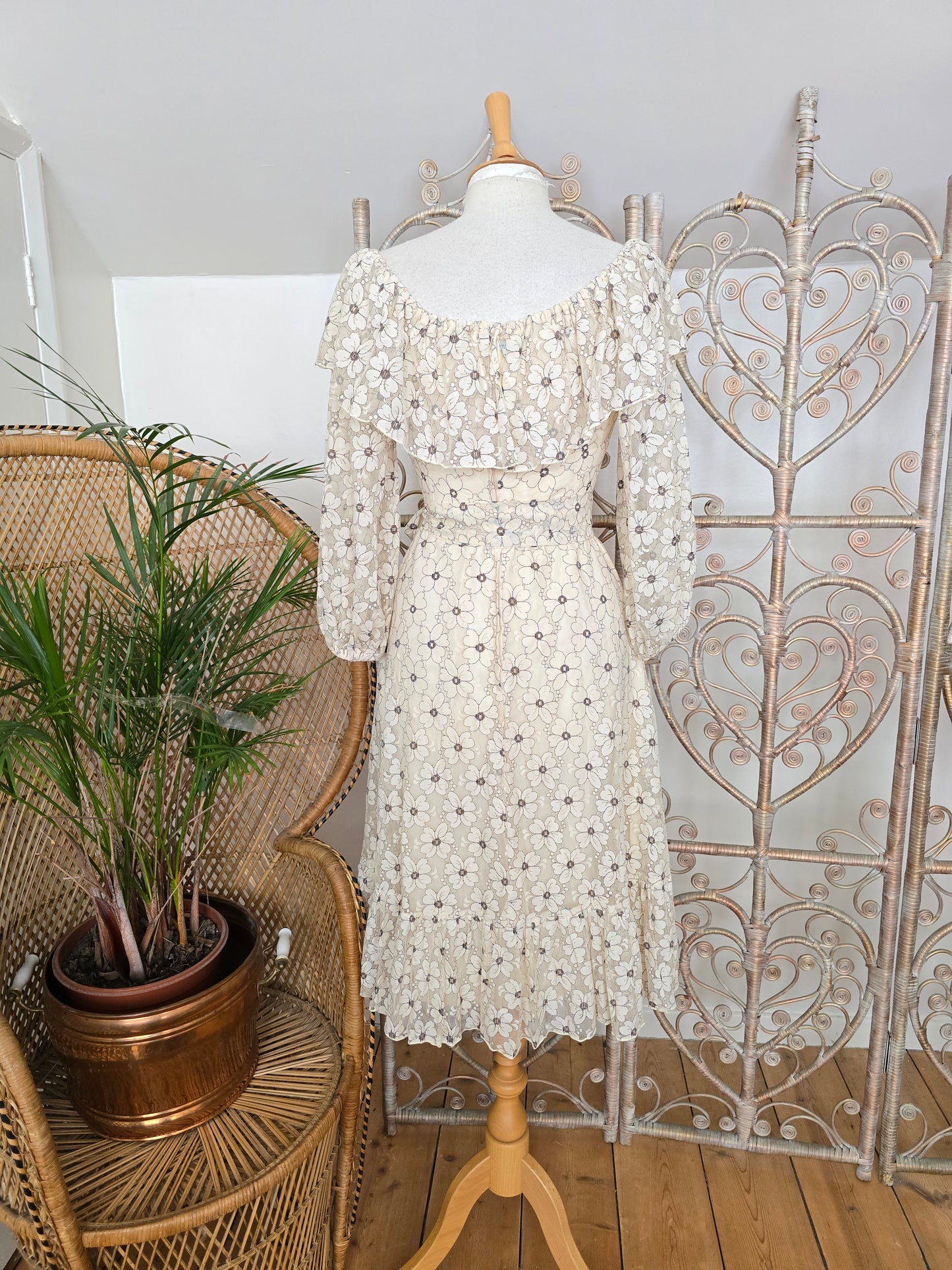 Vintage lace 70s dress