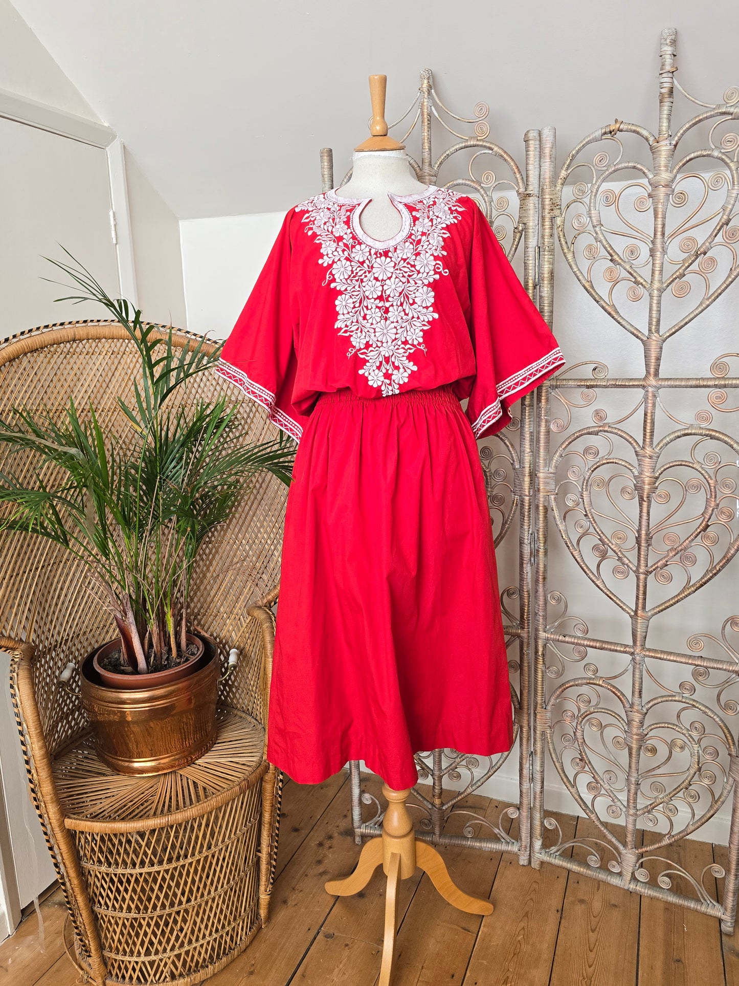 Vintage embroidered kaftan dress L