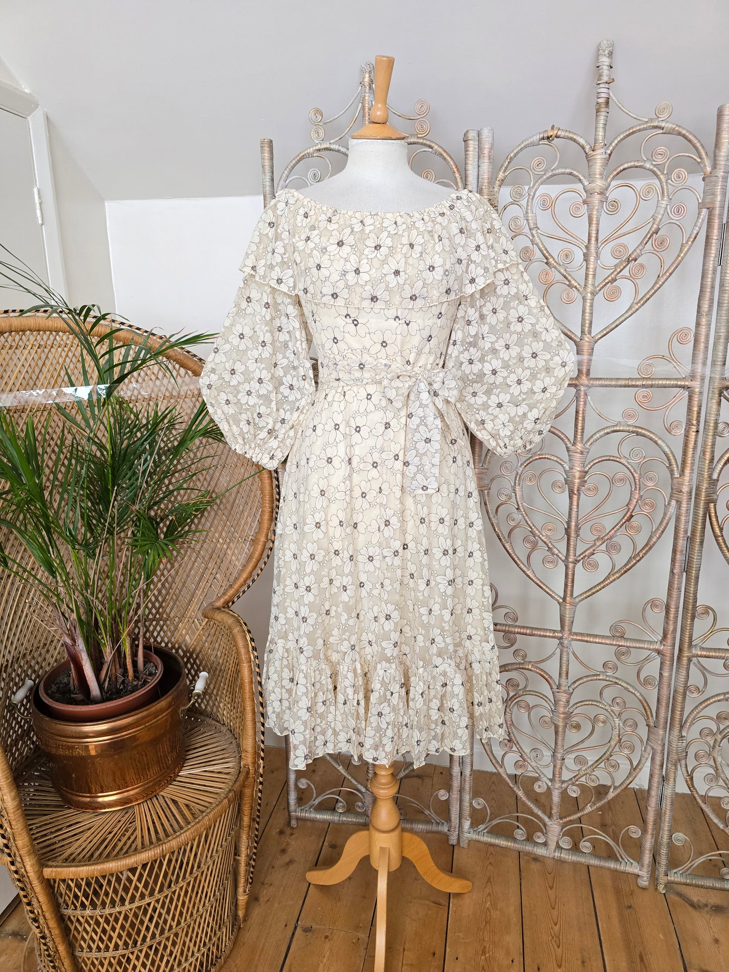 Vintage lace 70s dress