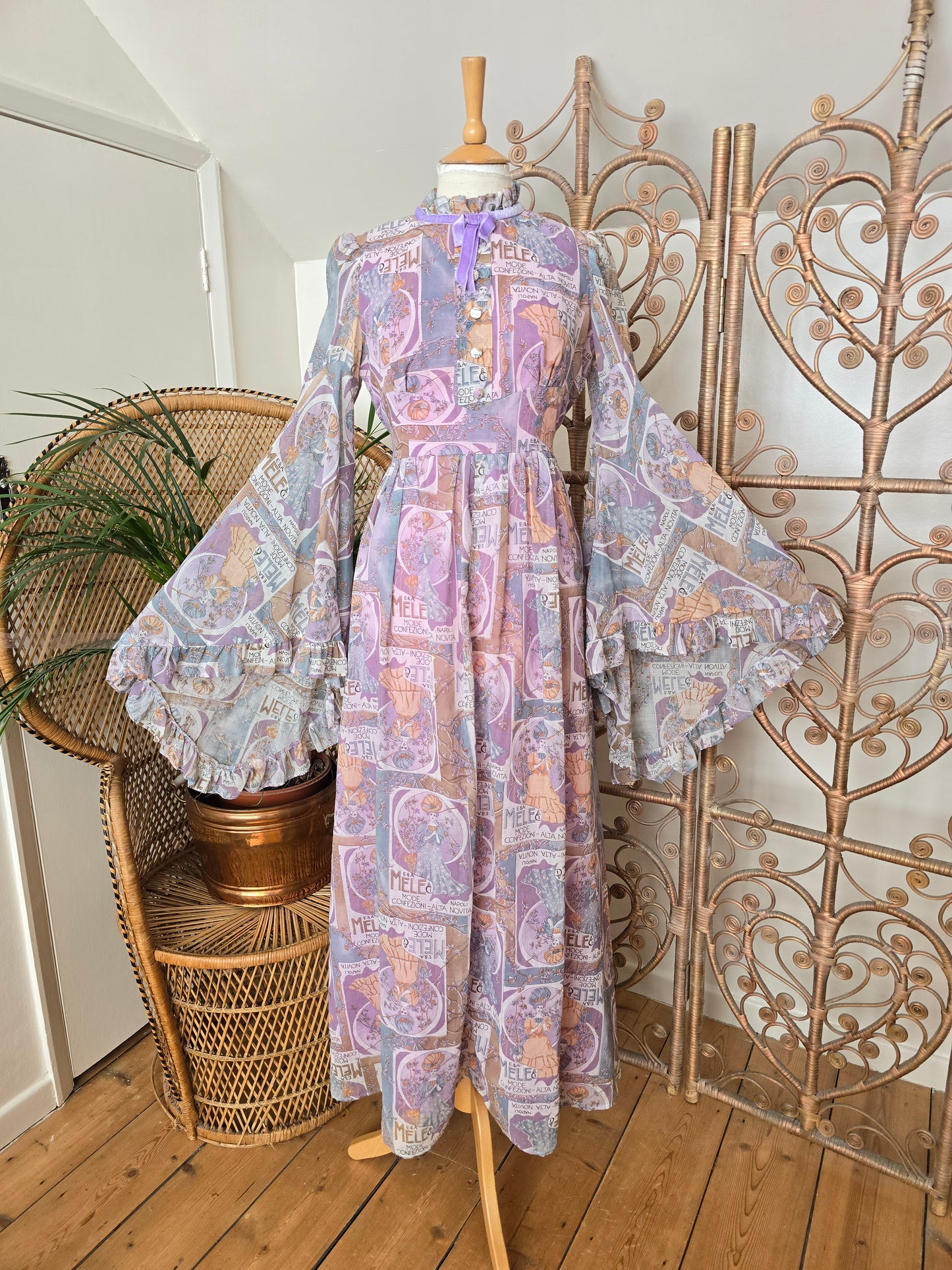 Vintage angel sleeves dress