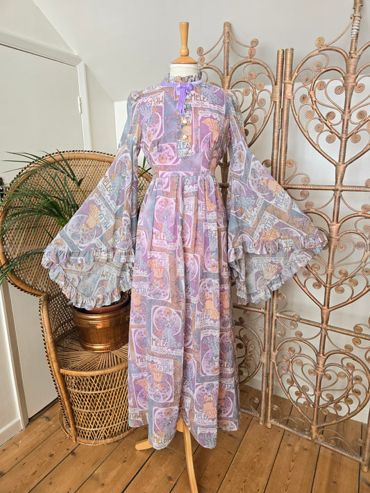 Vintage angel sleeves dress