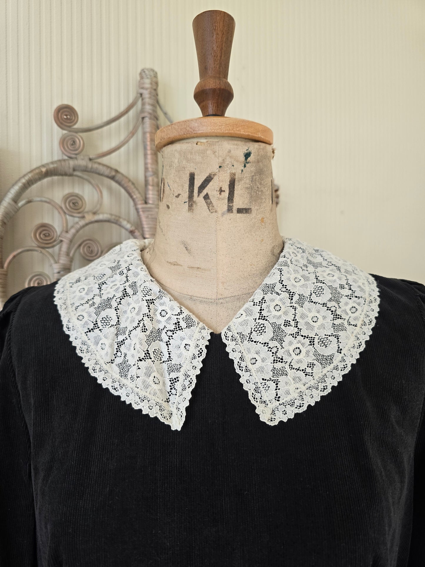 Vintage corduroy lace collar dress