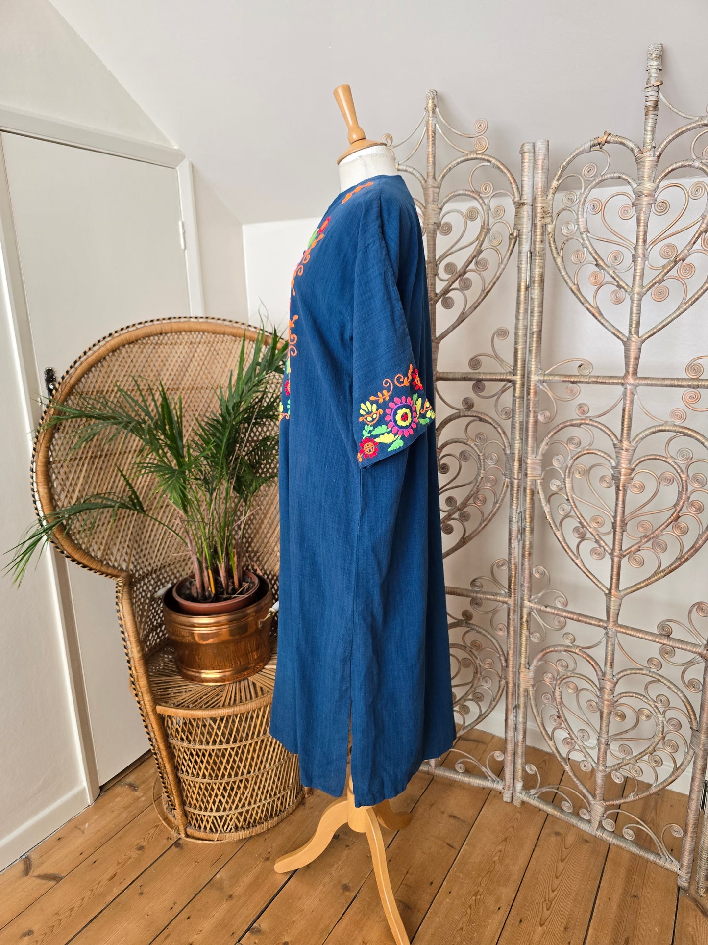 Vintage embroidered Mexican dress