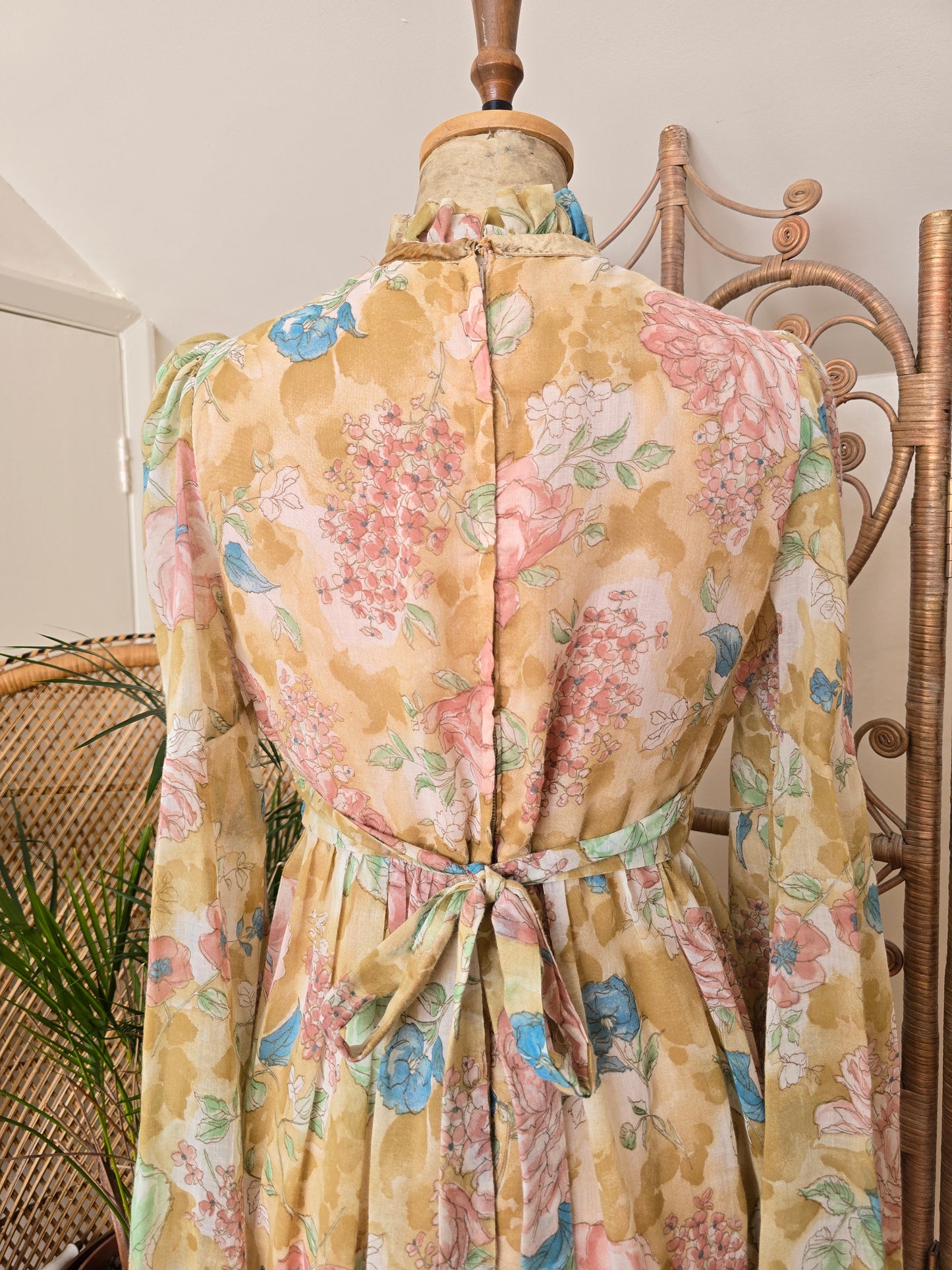 Vintage angel sleeves dress