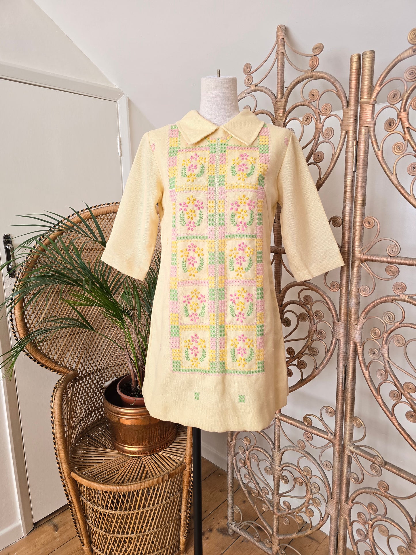 Vintage embroidered 50s 60s dress