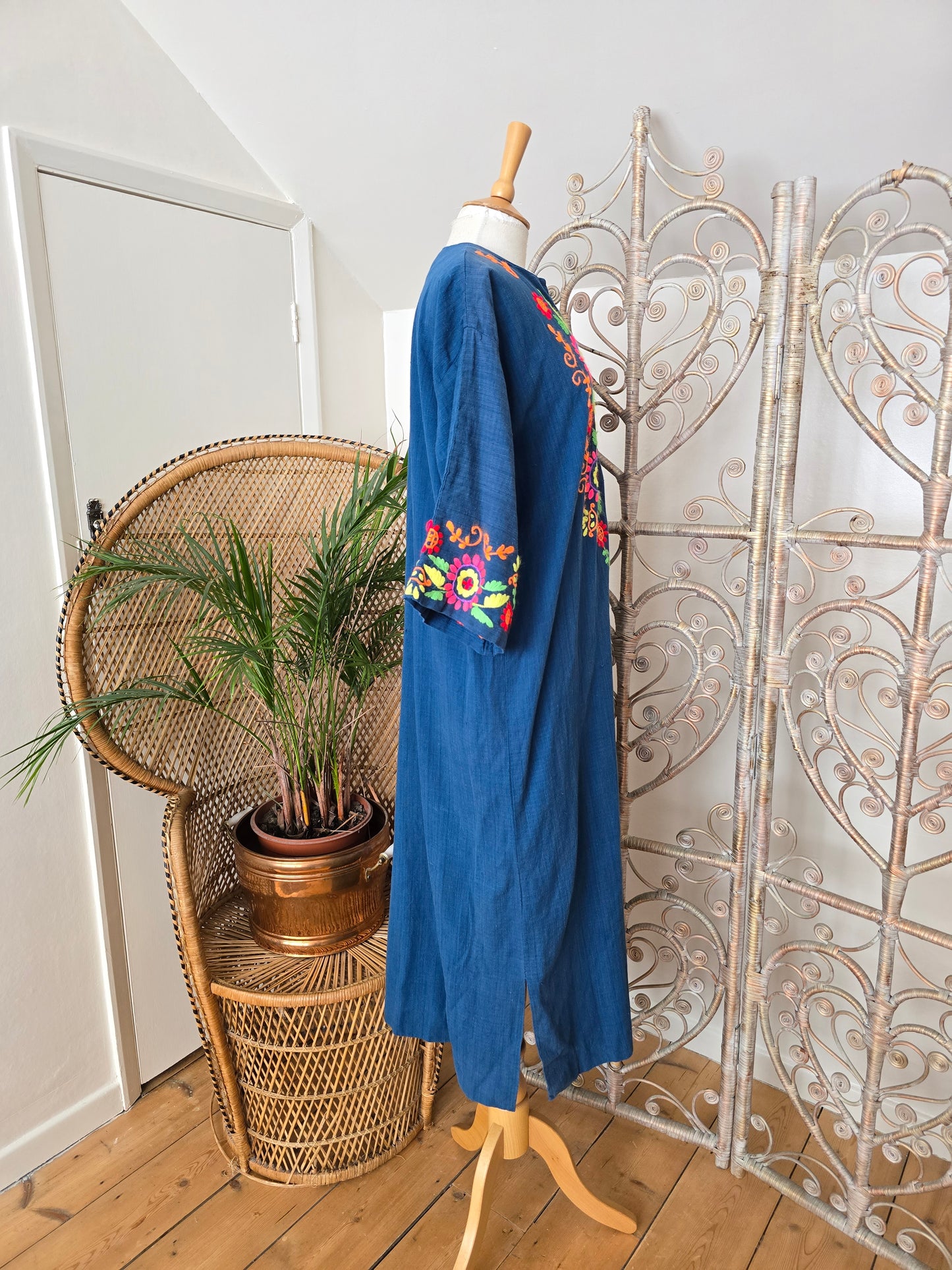 Vintage embroidered Mexican dress