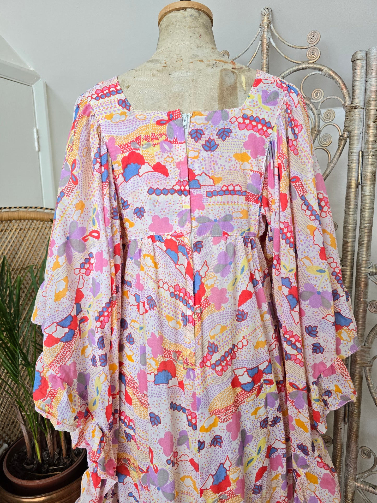 Vintage angel sleeves dress