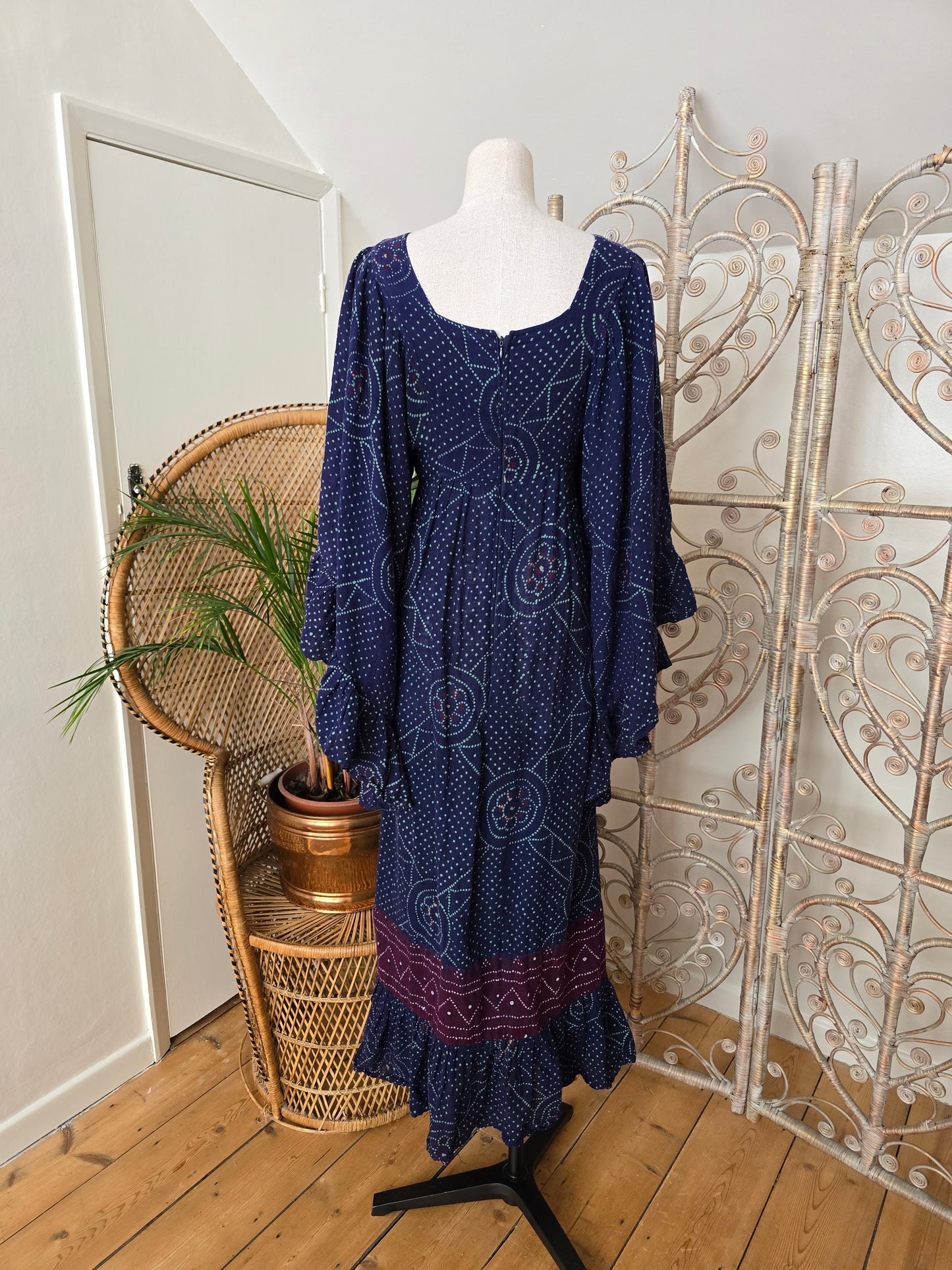 Vintage angel sleeves dress
