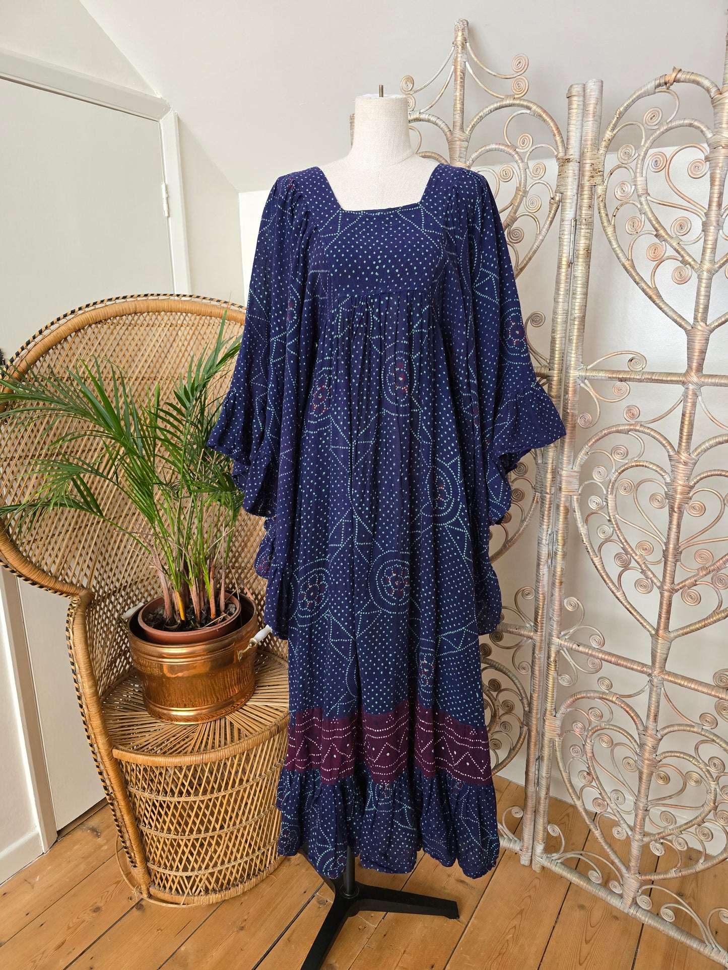 Vintage angel sleeves dress