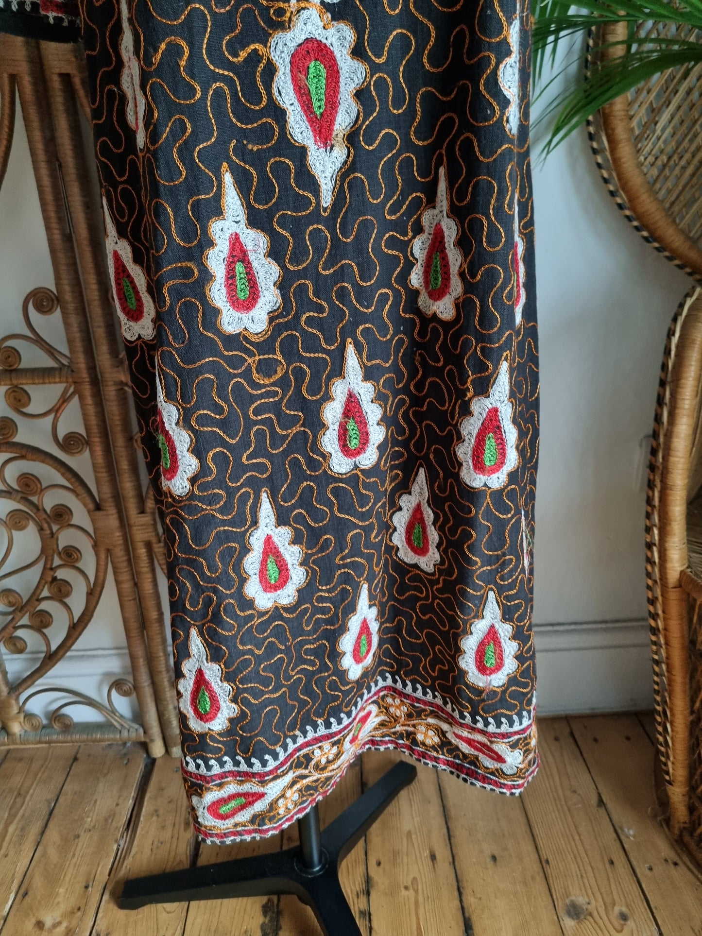 Vintage embroidered Souk Indian 70s kaftan dress