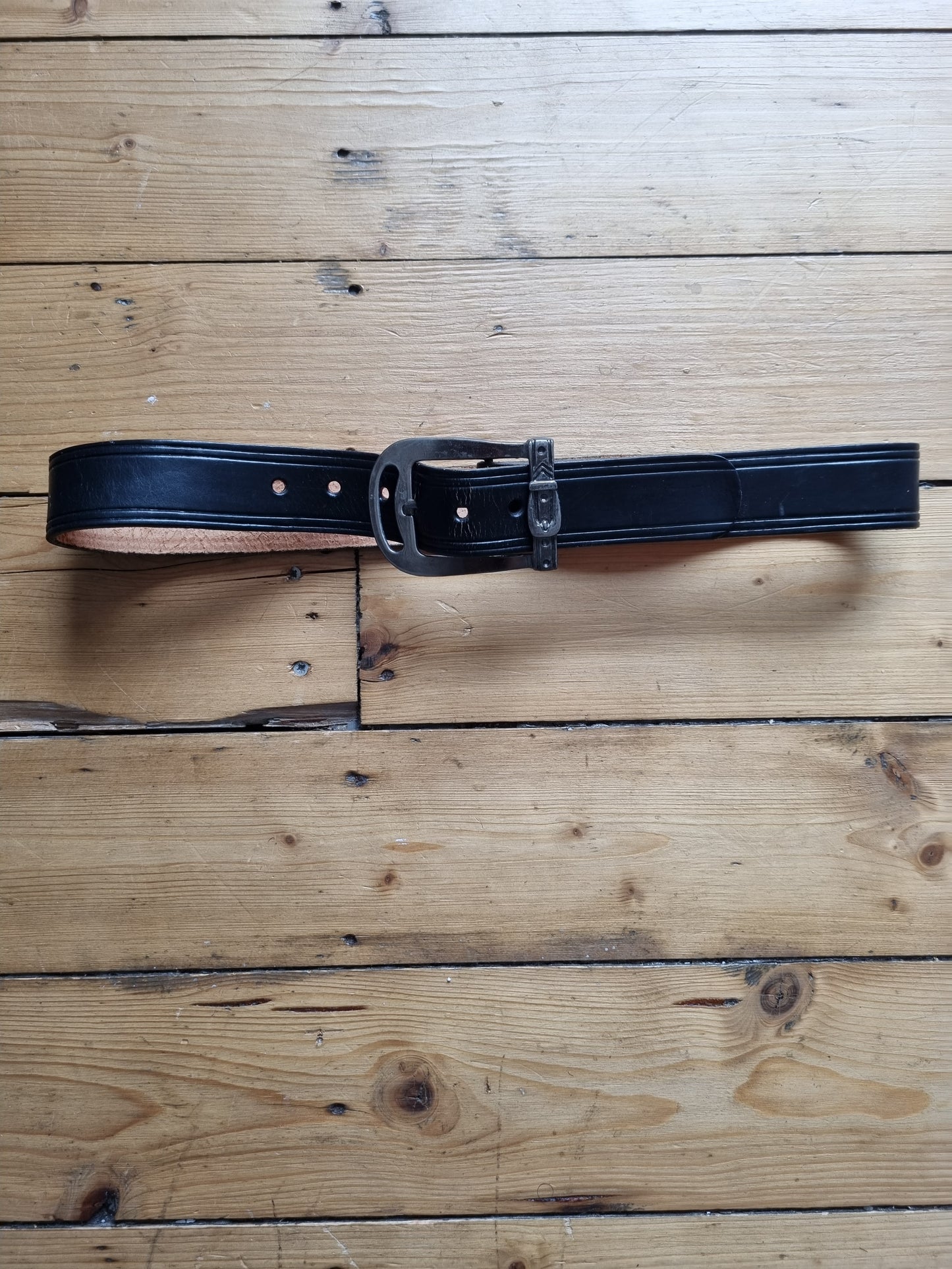 Vintage buckle leather belt