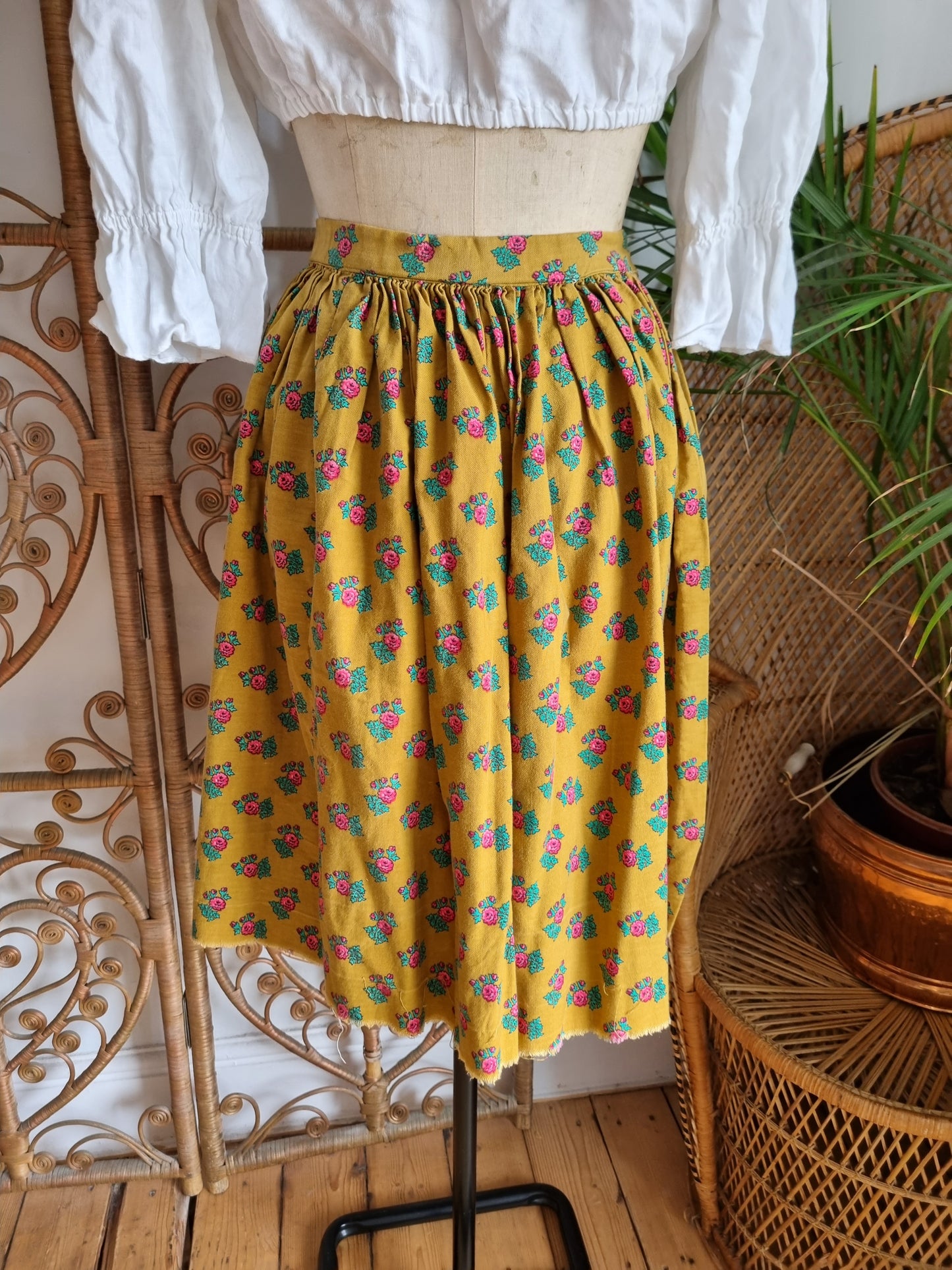 Vintage floral 50s midi skirt